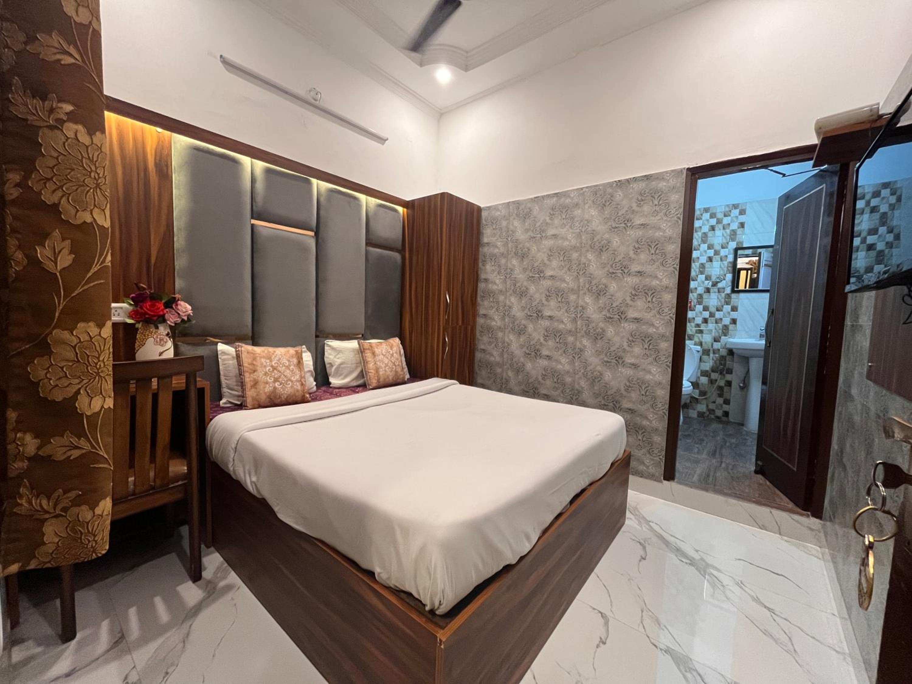Deluxe Room - Photo 24