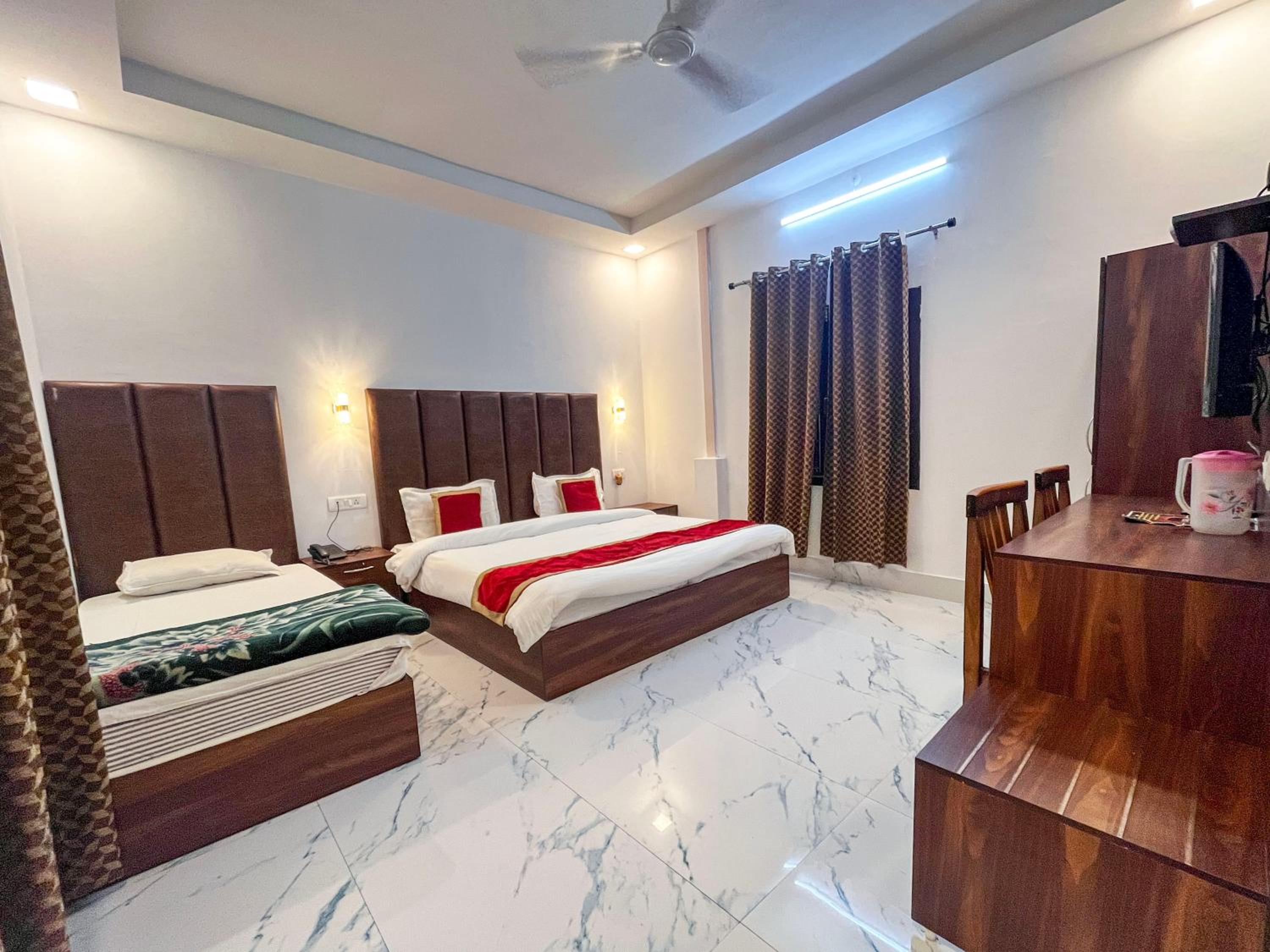Deluxe Room - Photo 8