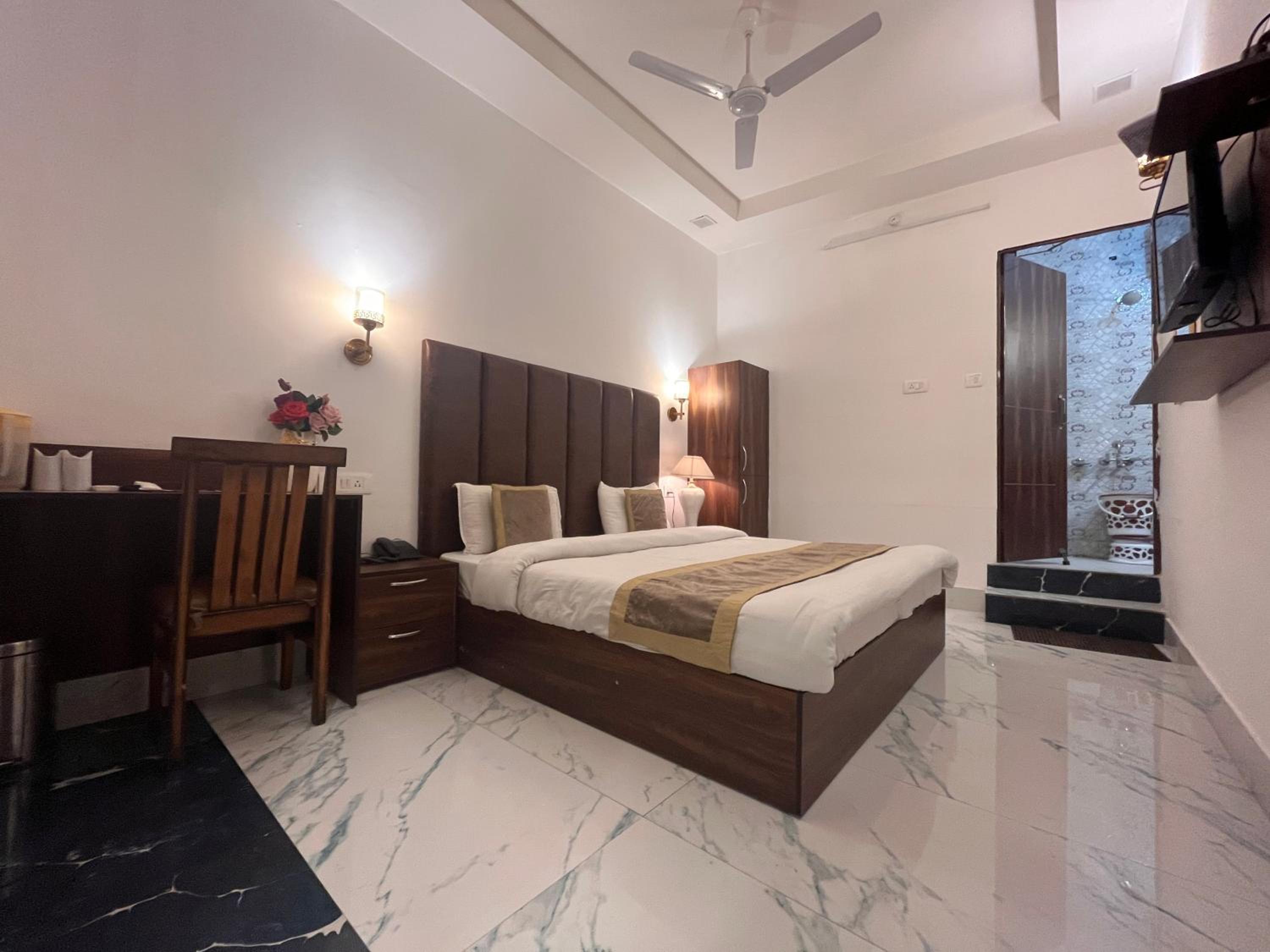 Deluxe Room - Photo 7