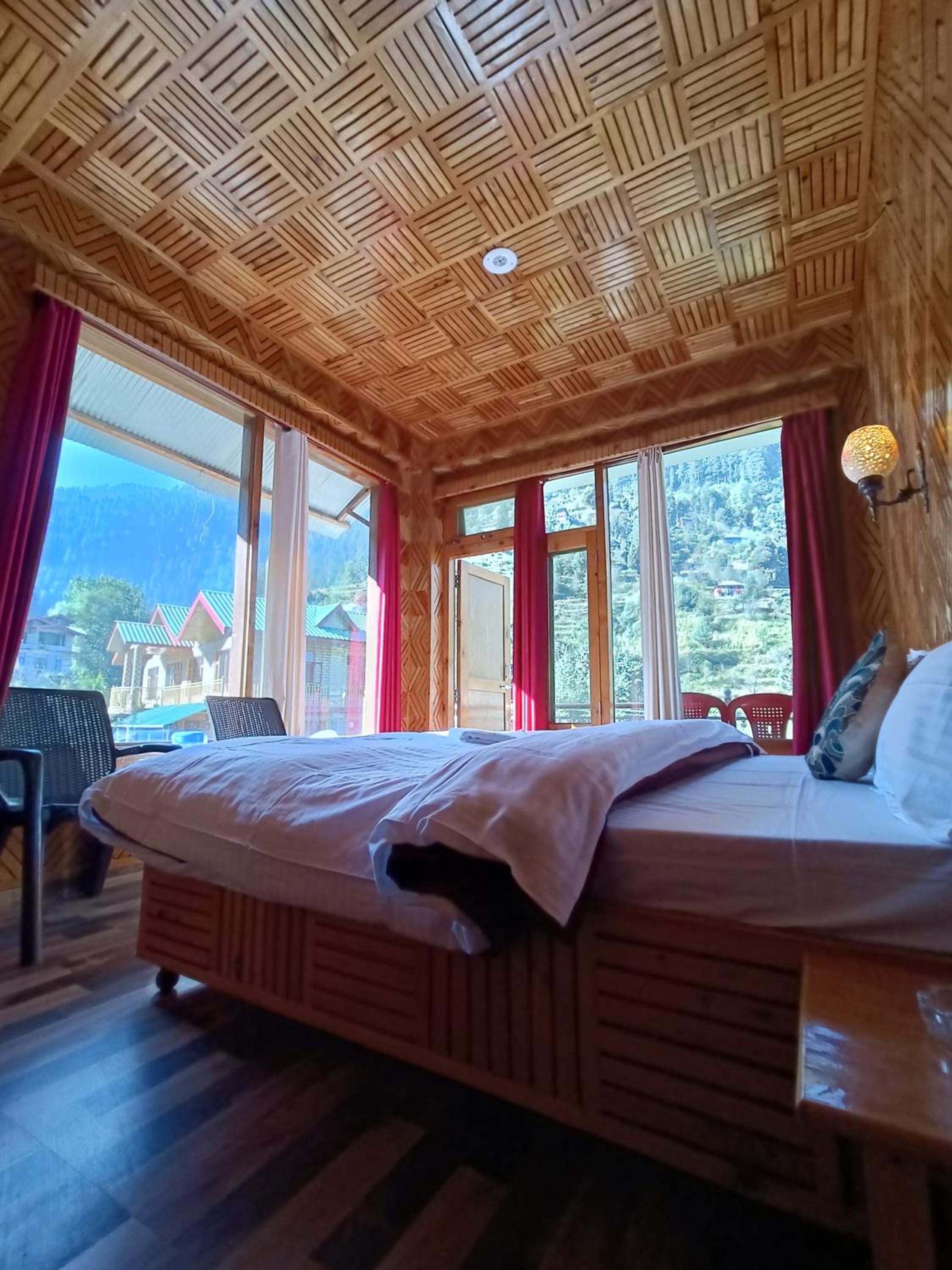 Deluxe King Suite photo 3