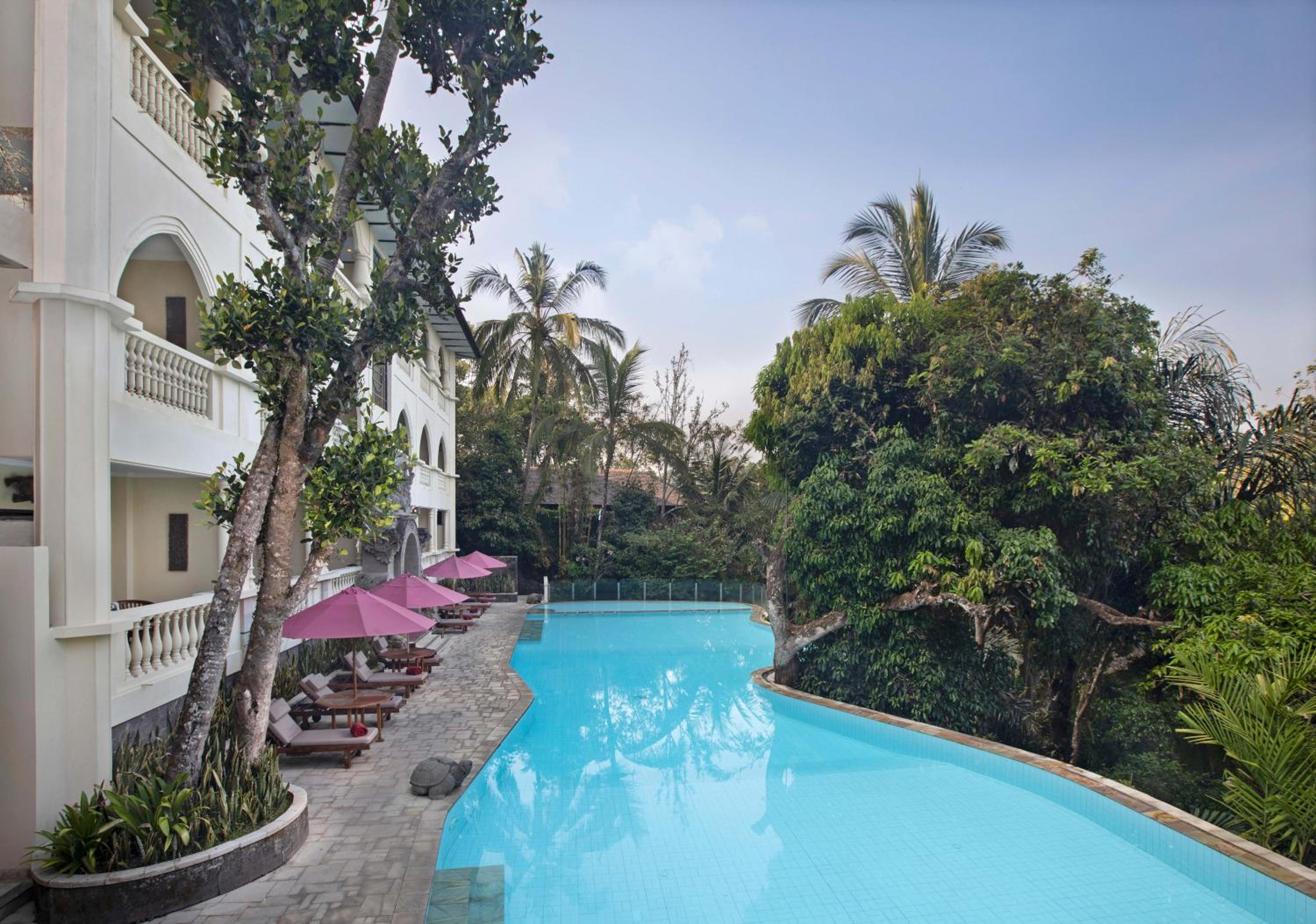 Deluxe King Room with Pool View (Free Daily Afternoon Tea), photo 6