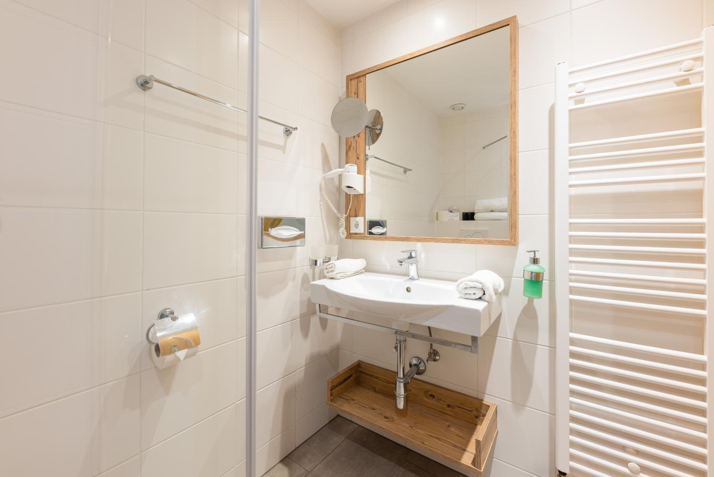 Double or Twin Room with Garden View - Photo 11