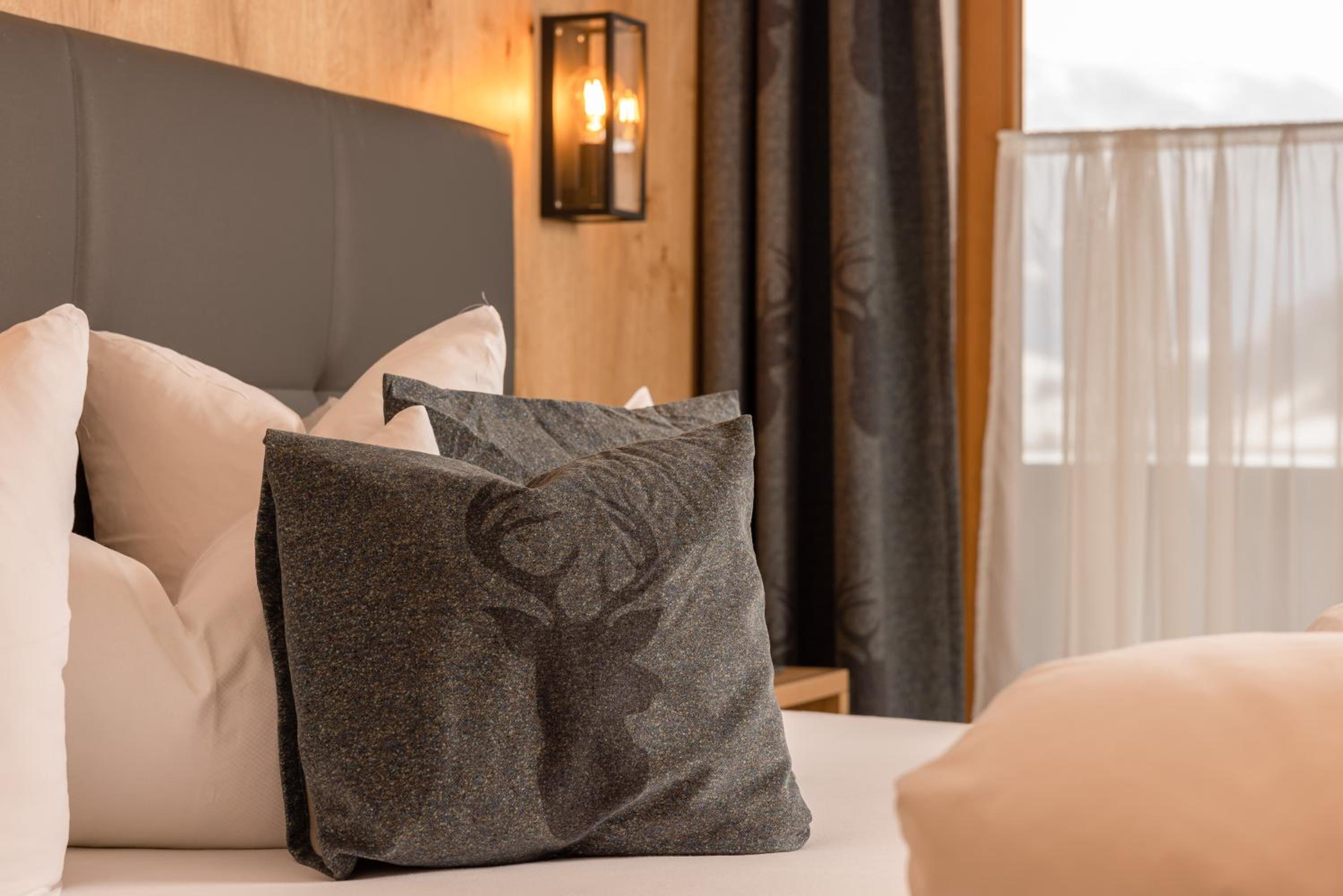 Deluxe Double Room with Balcony photo 3