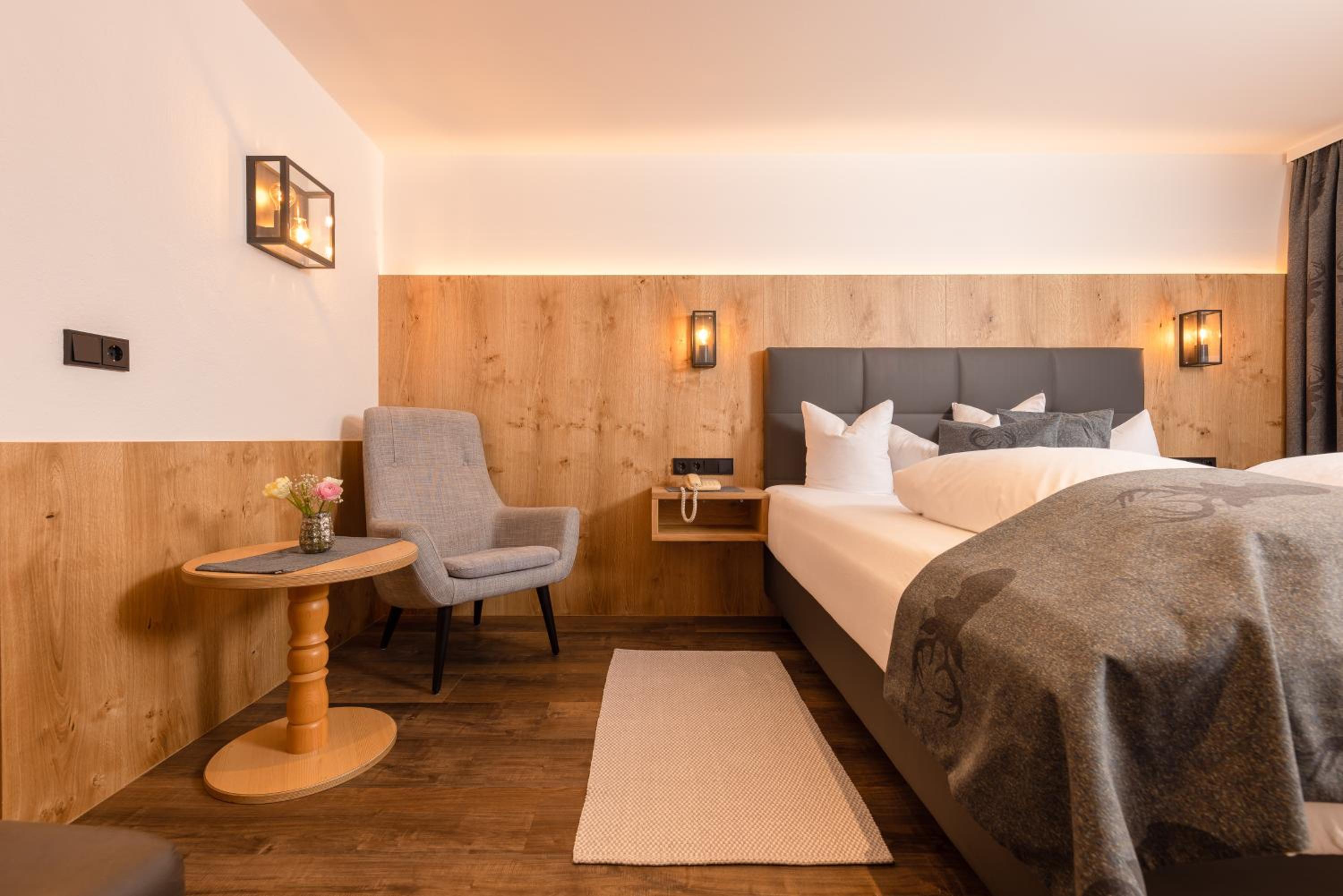 Deluxe Double Room with Balcony photo 2