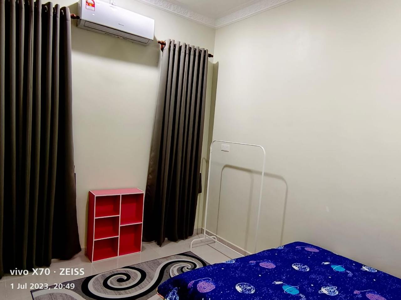 Three-Bedroom House photo 3