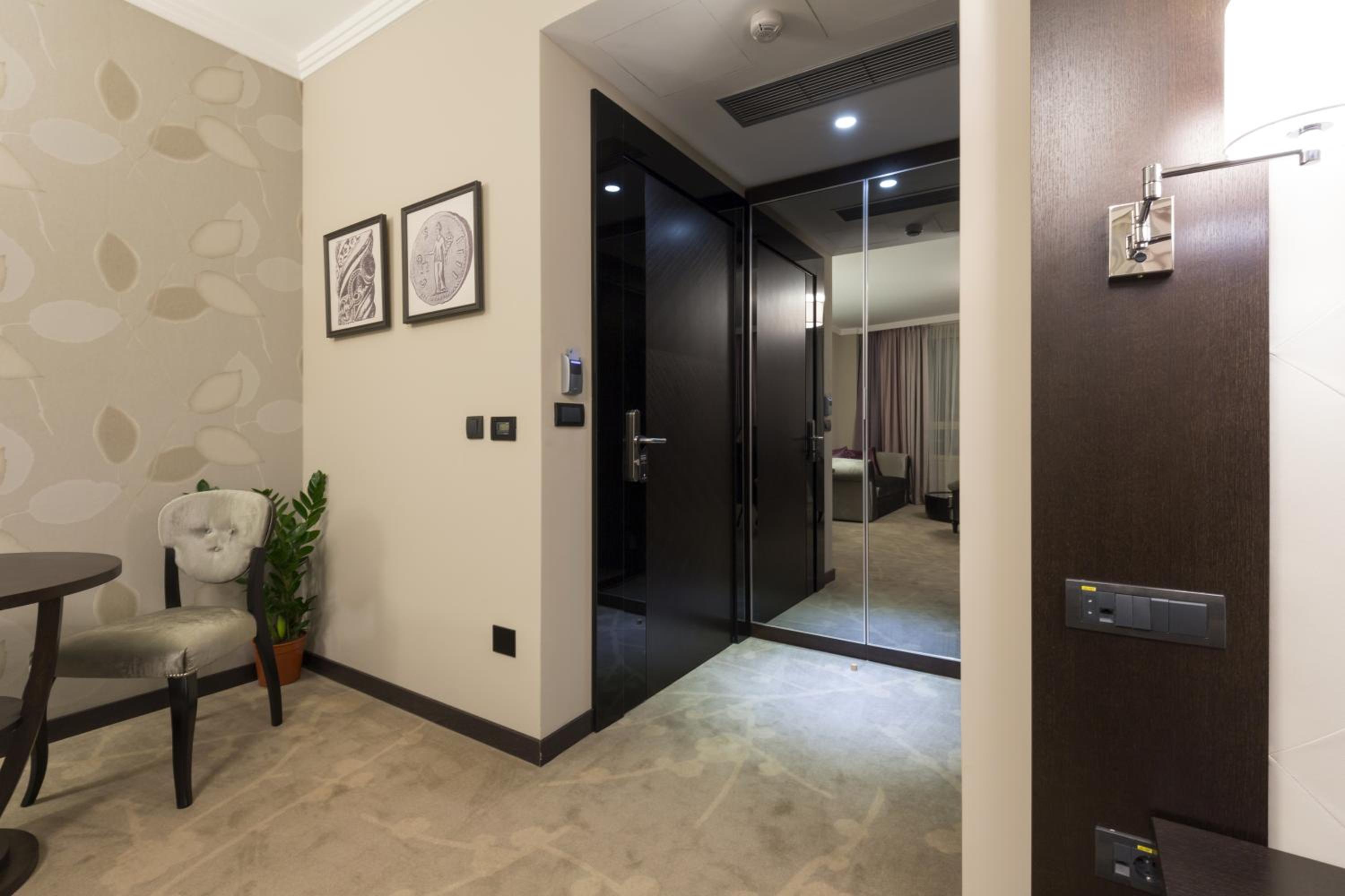Single Room - Disability Access photo 3