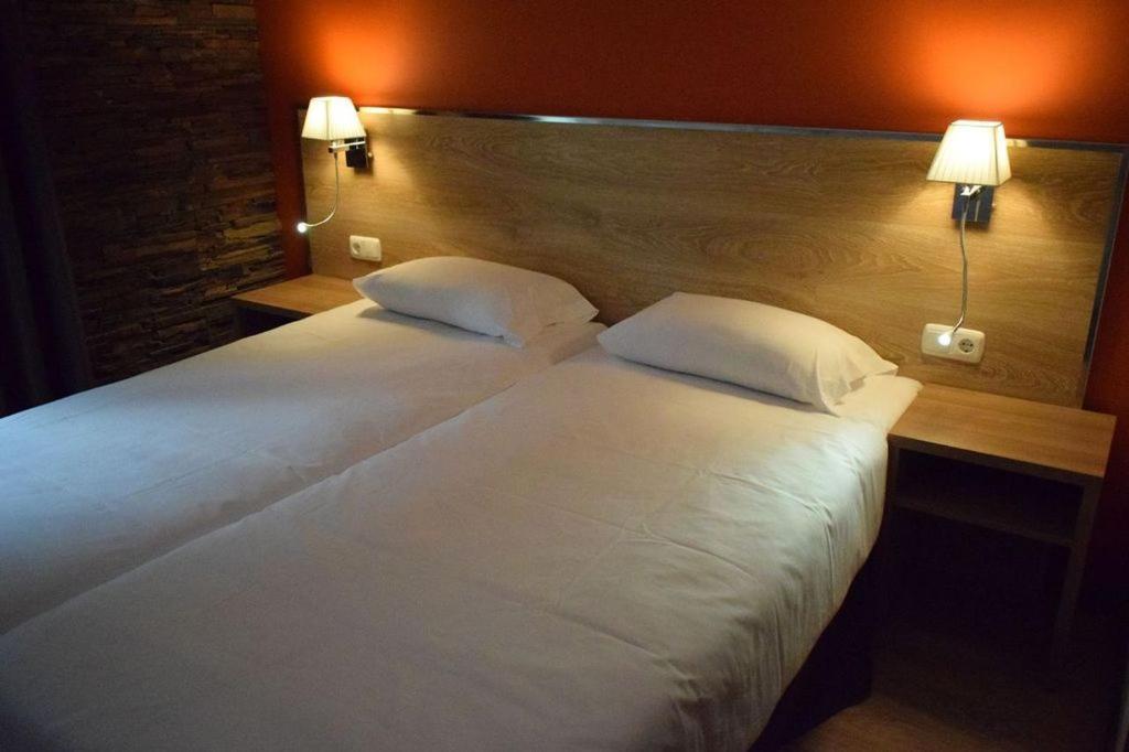 Standard Twin Room with Mountain View photo 1