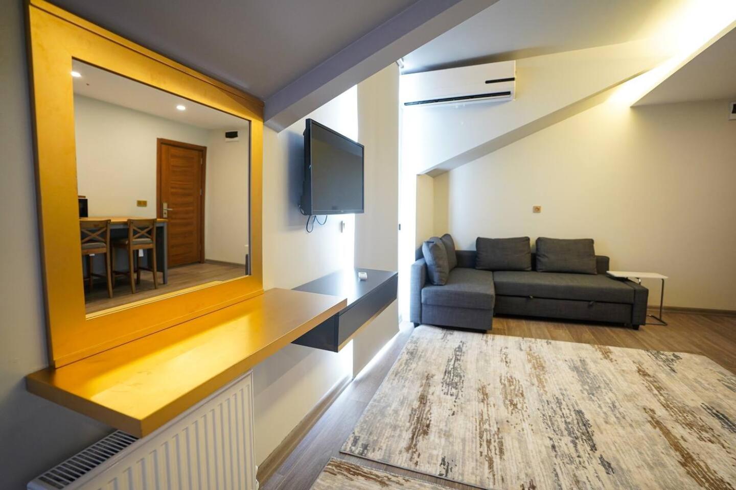 Suite with Balcony photo 1