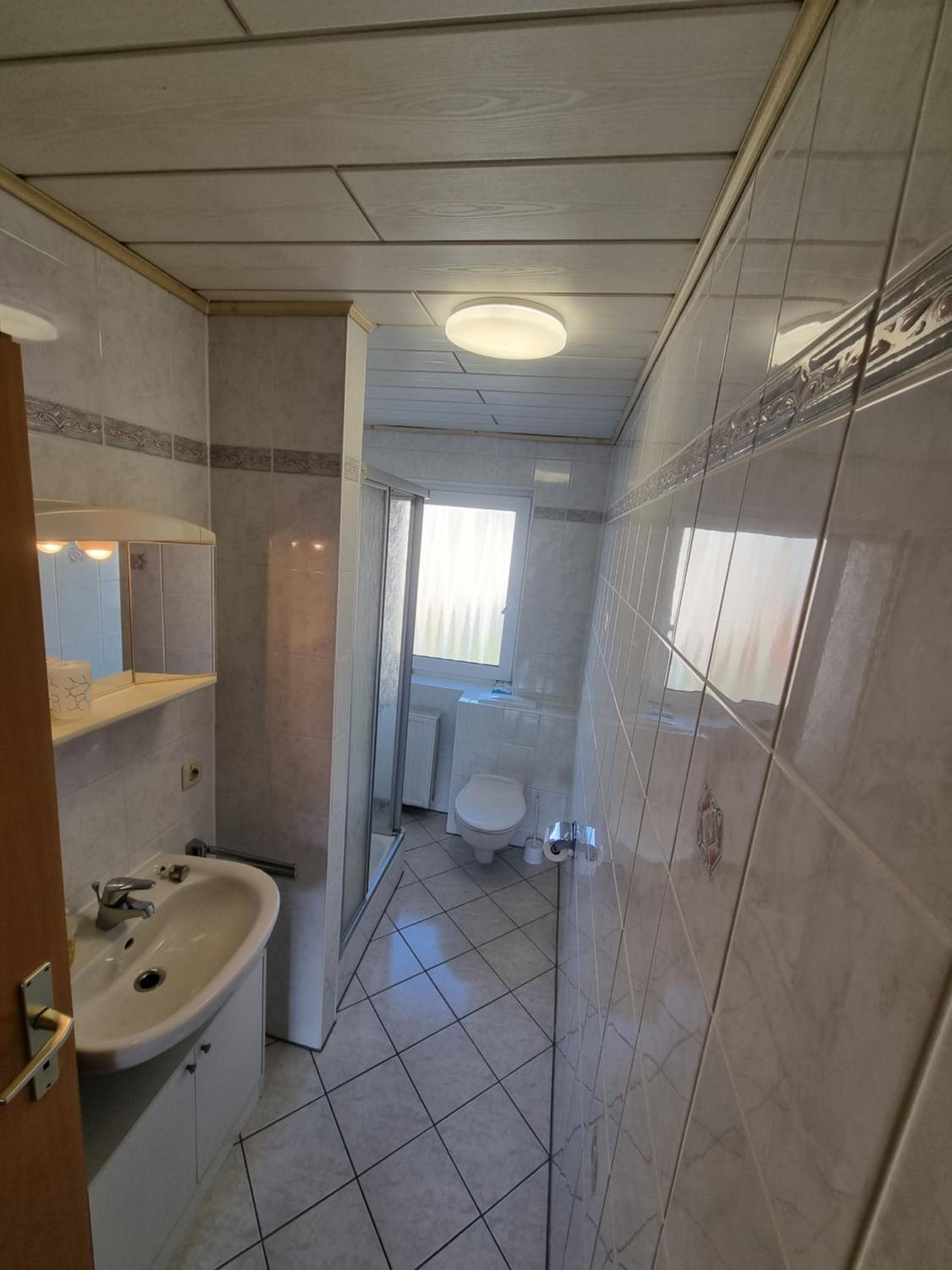 Single Room with Shared Shower and Toilet photo 3