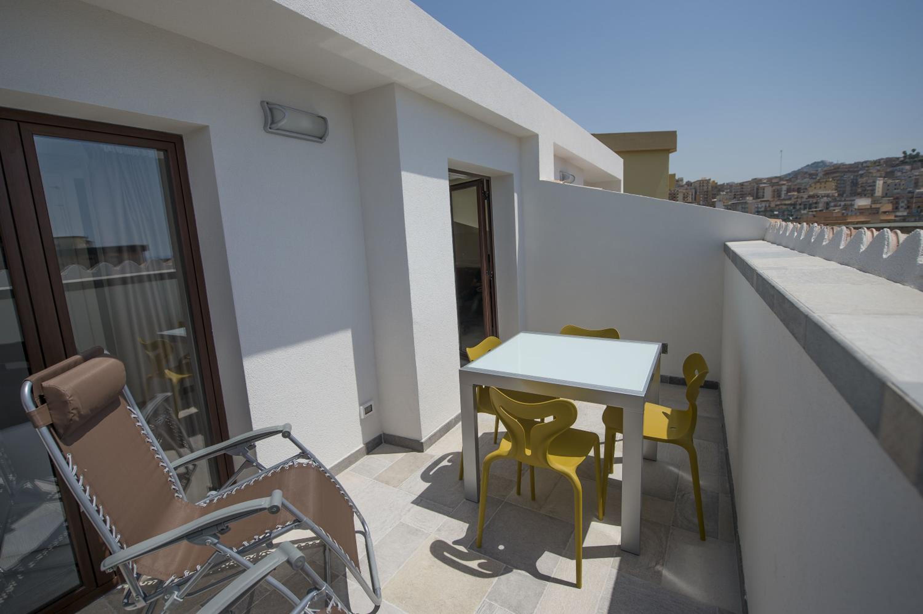 Apartment with Terrace photo 2
