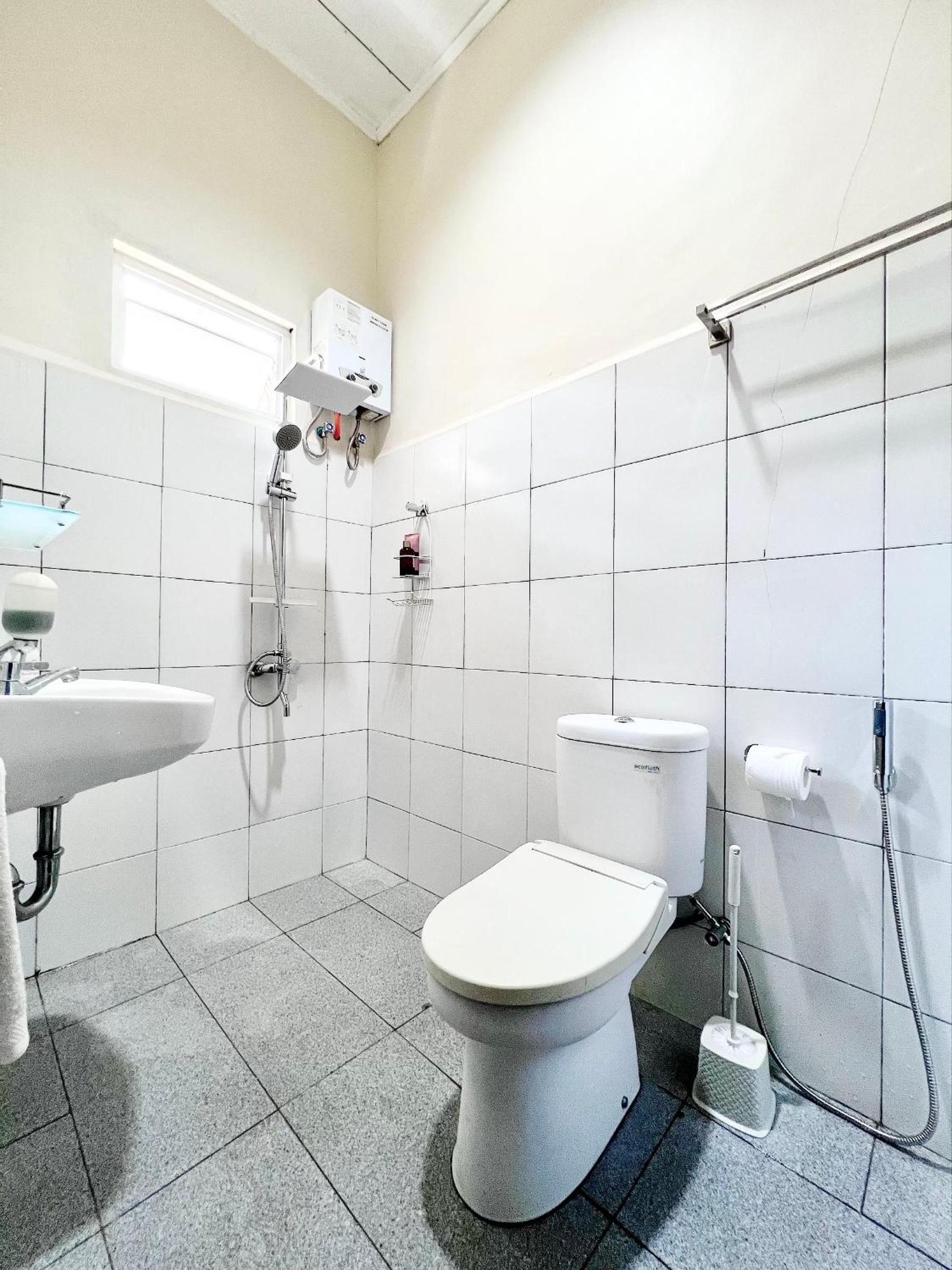 Double Room with Private Bathroom photo 2
