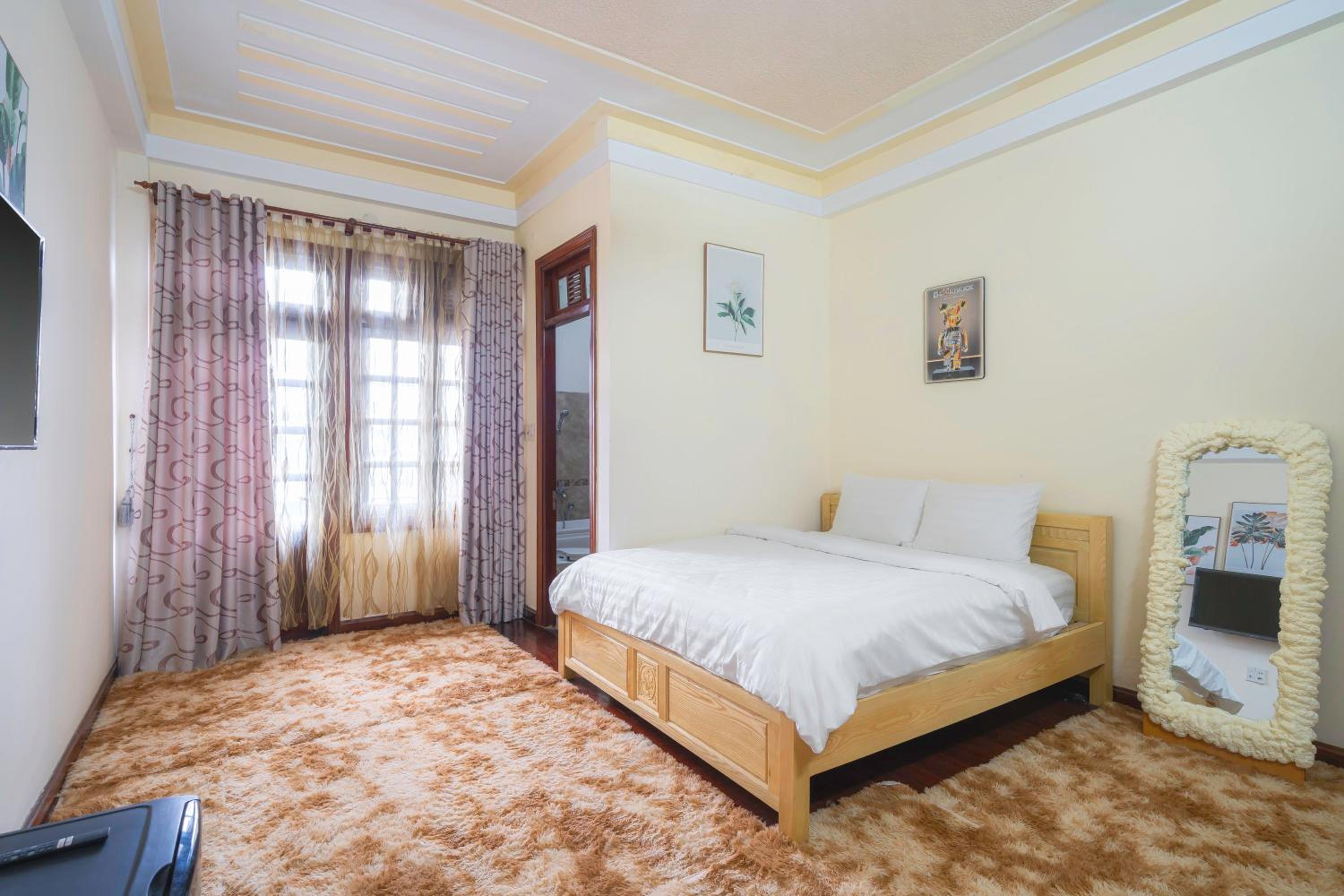 Standard King Room photo 1