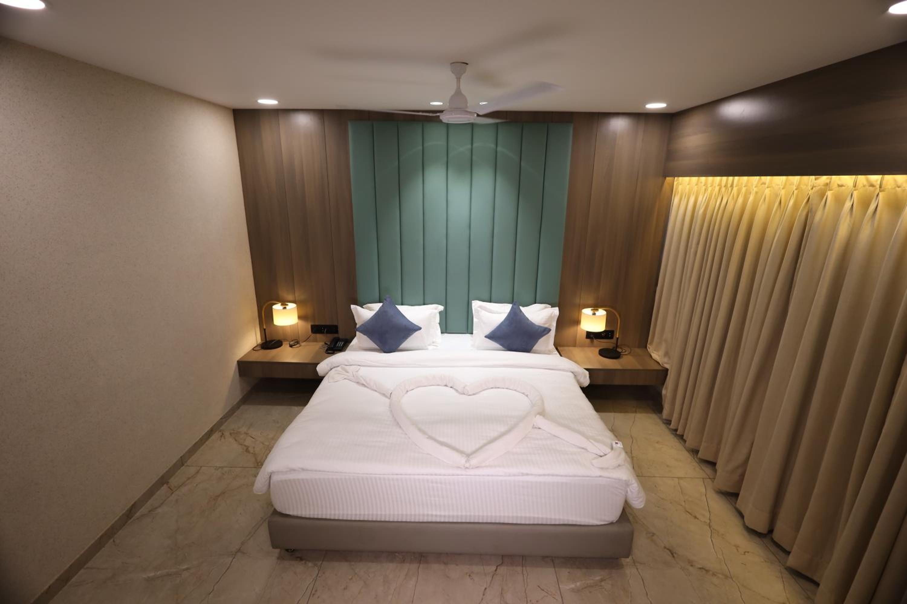 Deluxe Room - Photo 1