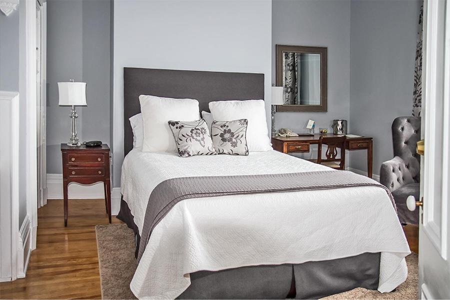Queen Room photo 1