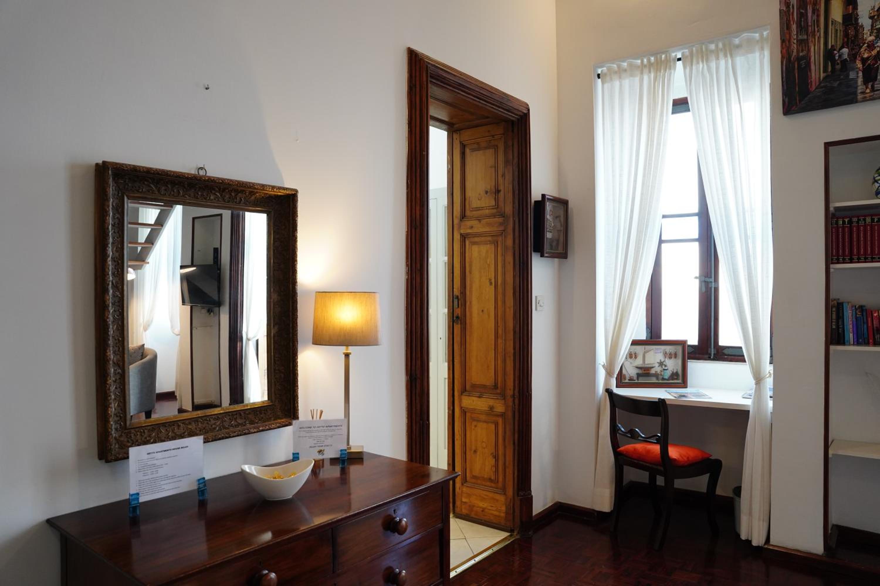 One-Bedroom Apartment