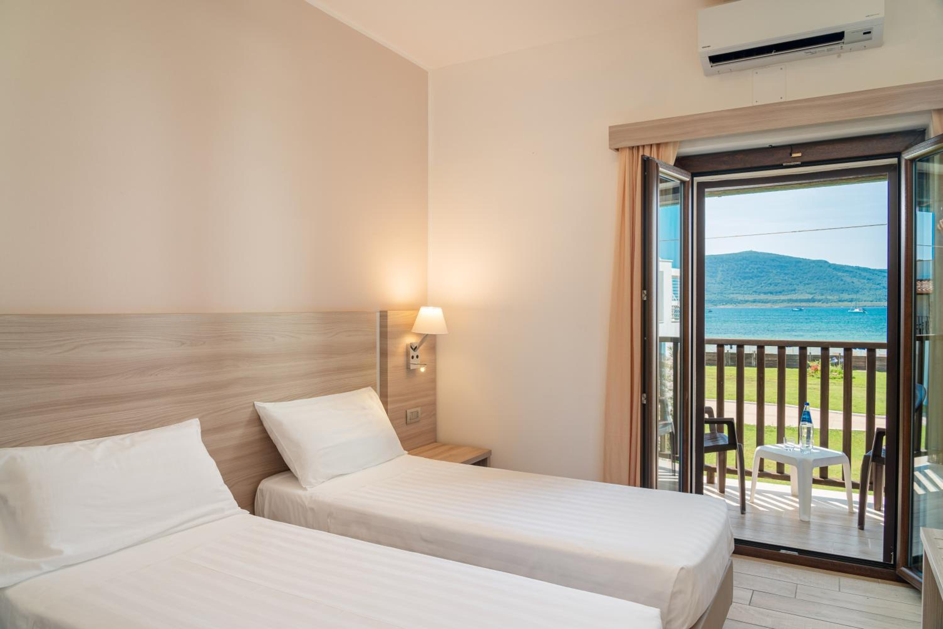 Double or Twin Room with Sea View - Photo 1