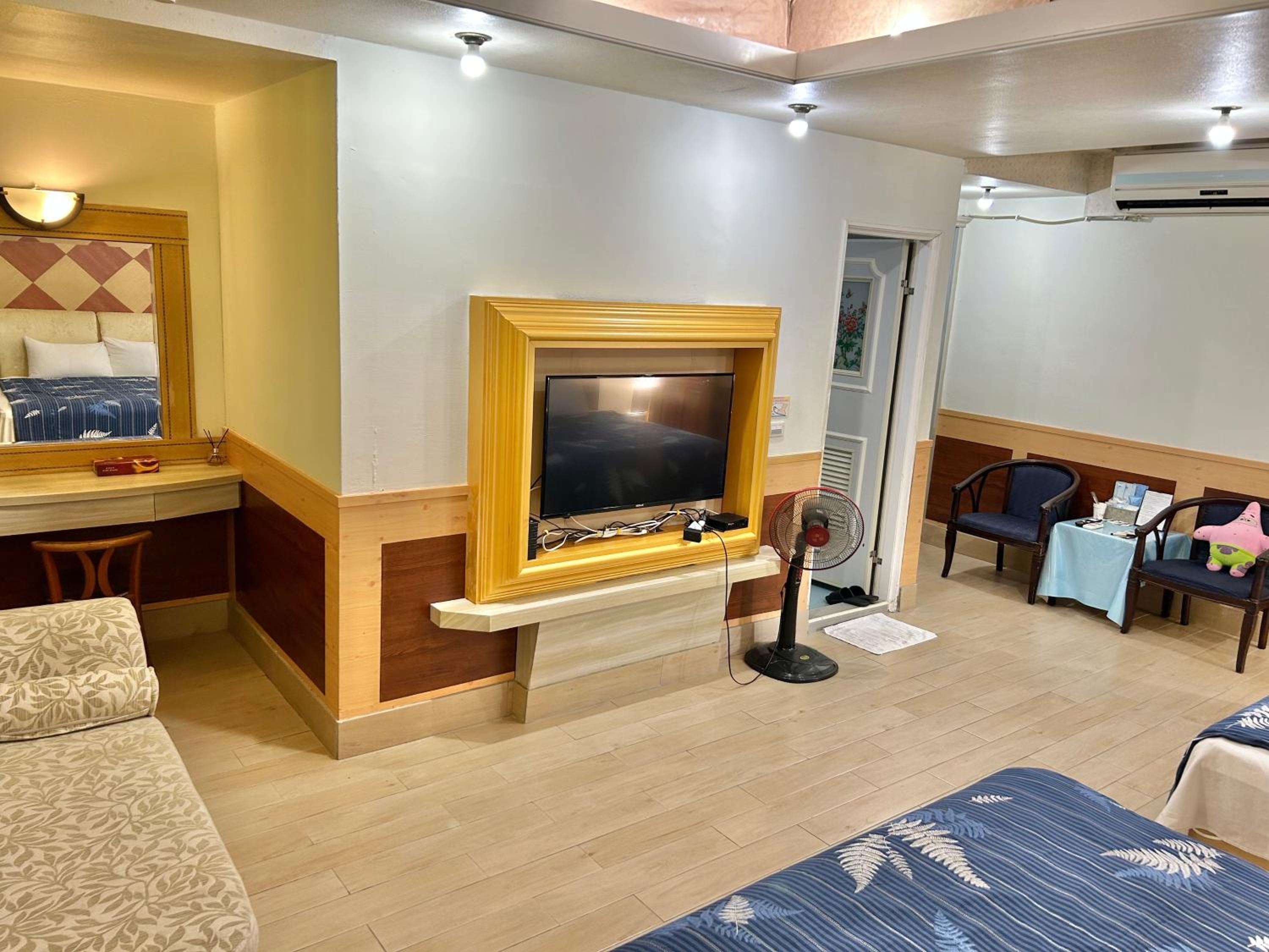 Quadruple Room with Private Bathroom photo 3