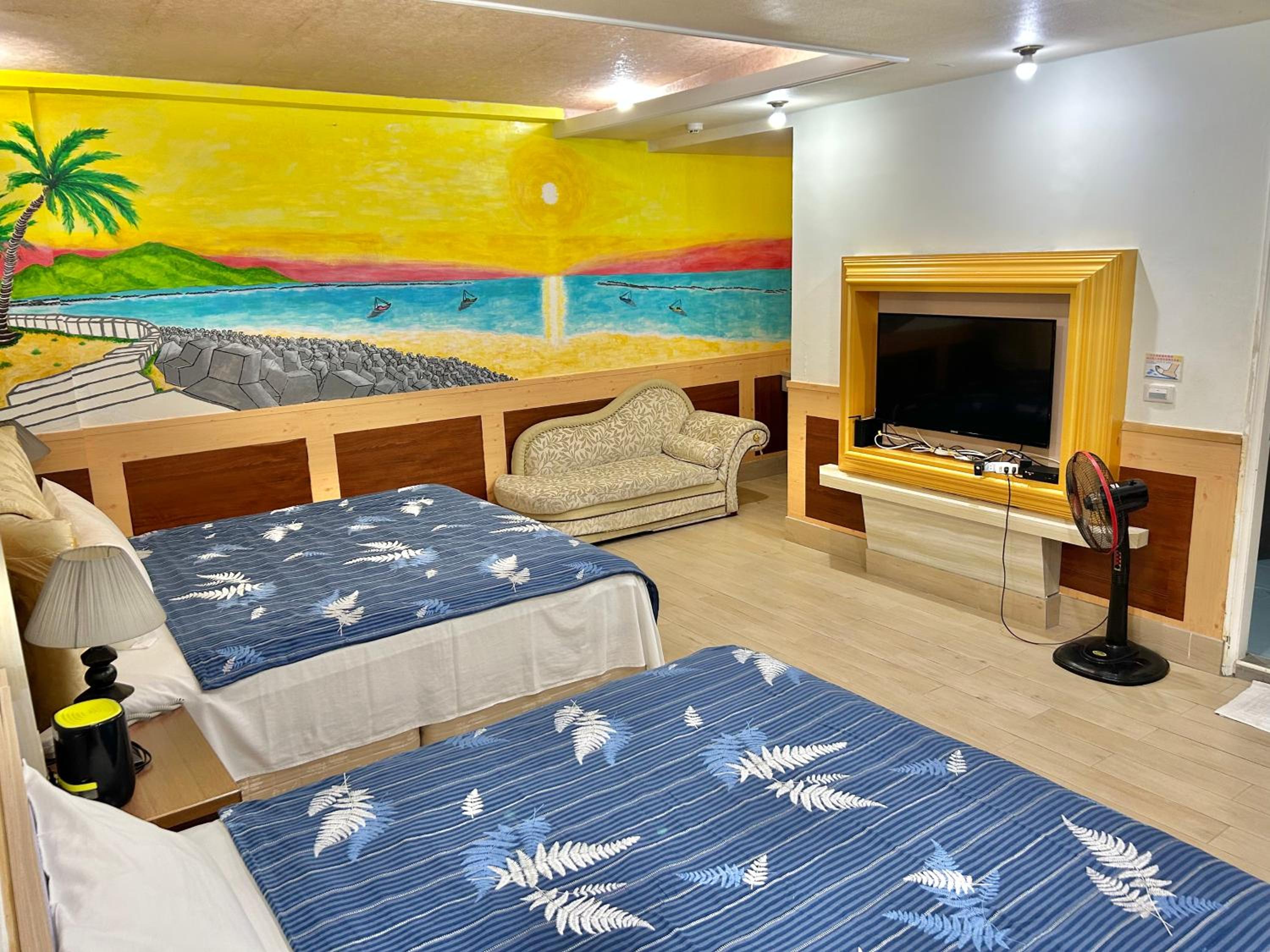 Quadruple Room with Private Bathroom photo 2