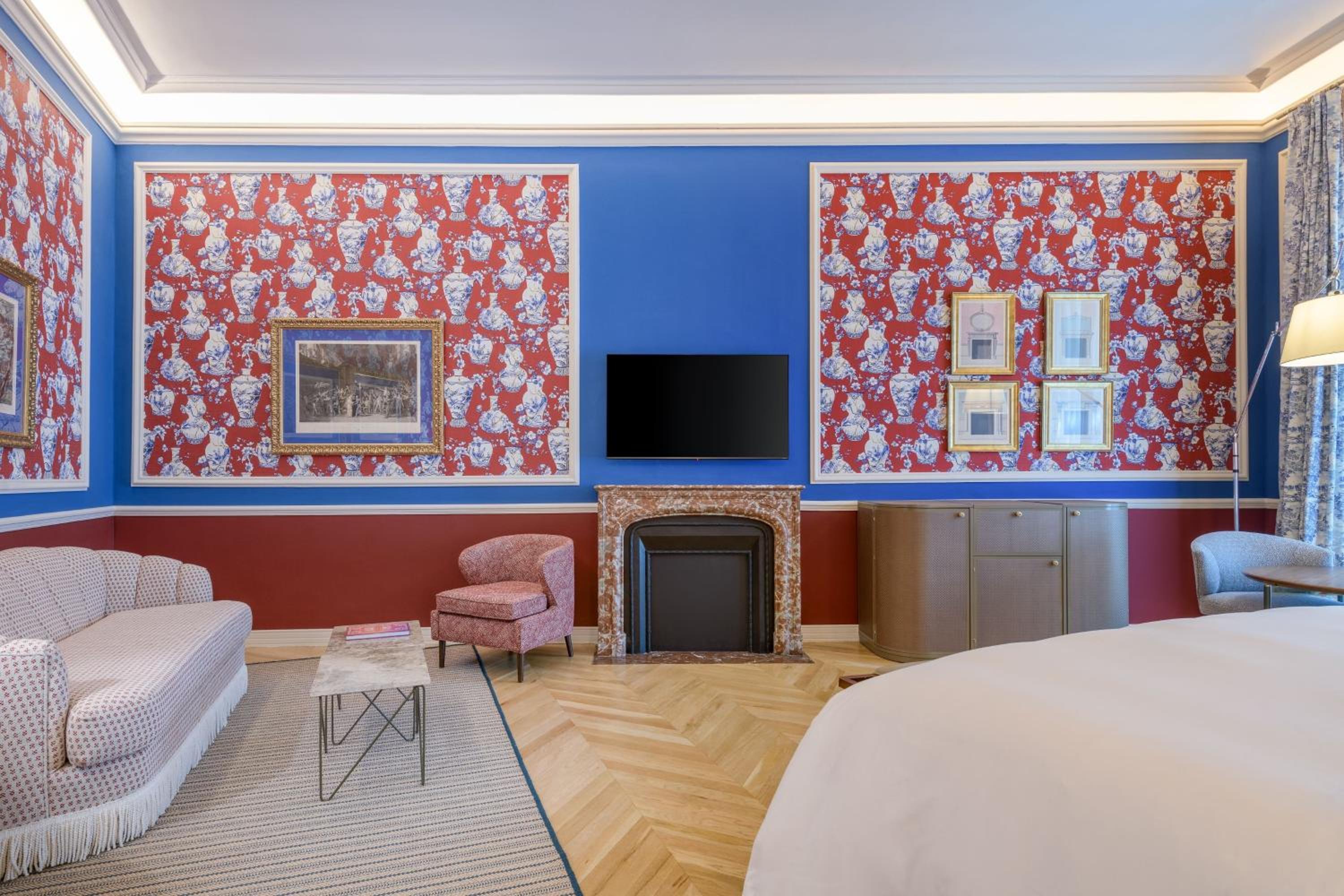Premium Deluxe King or Twin Room - Photo 12