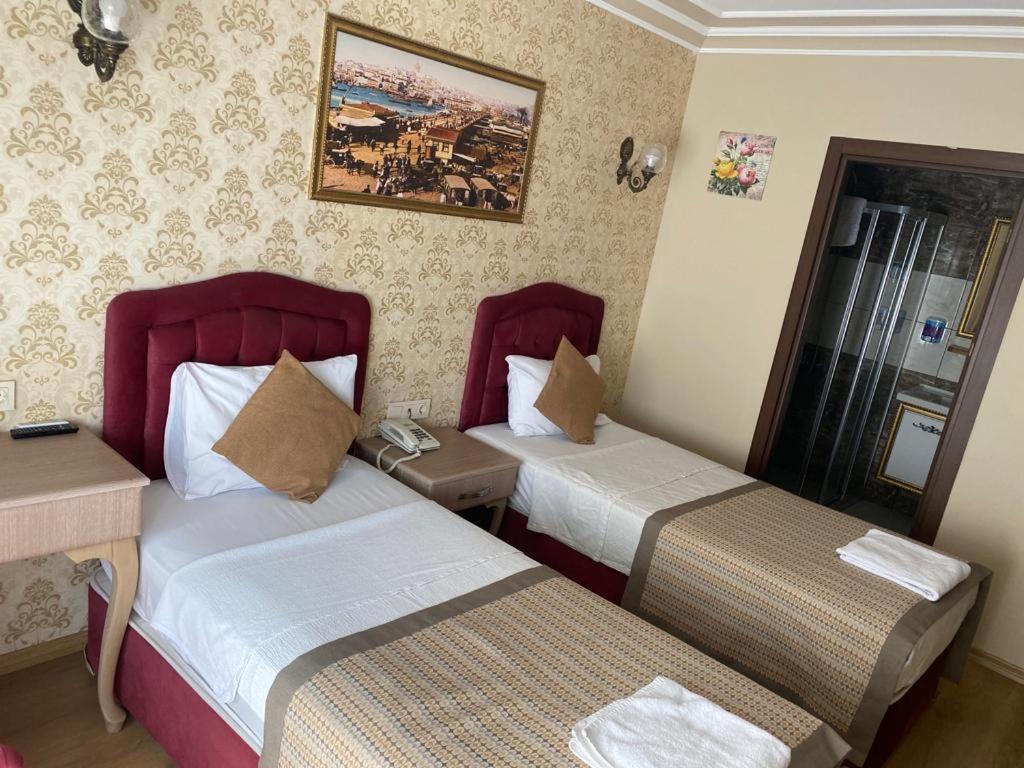 Twin Room with City View - Photo 9