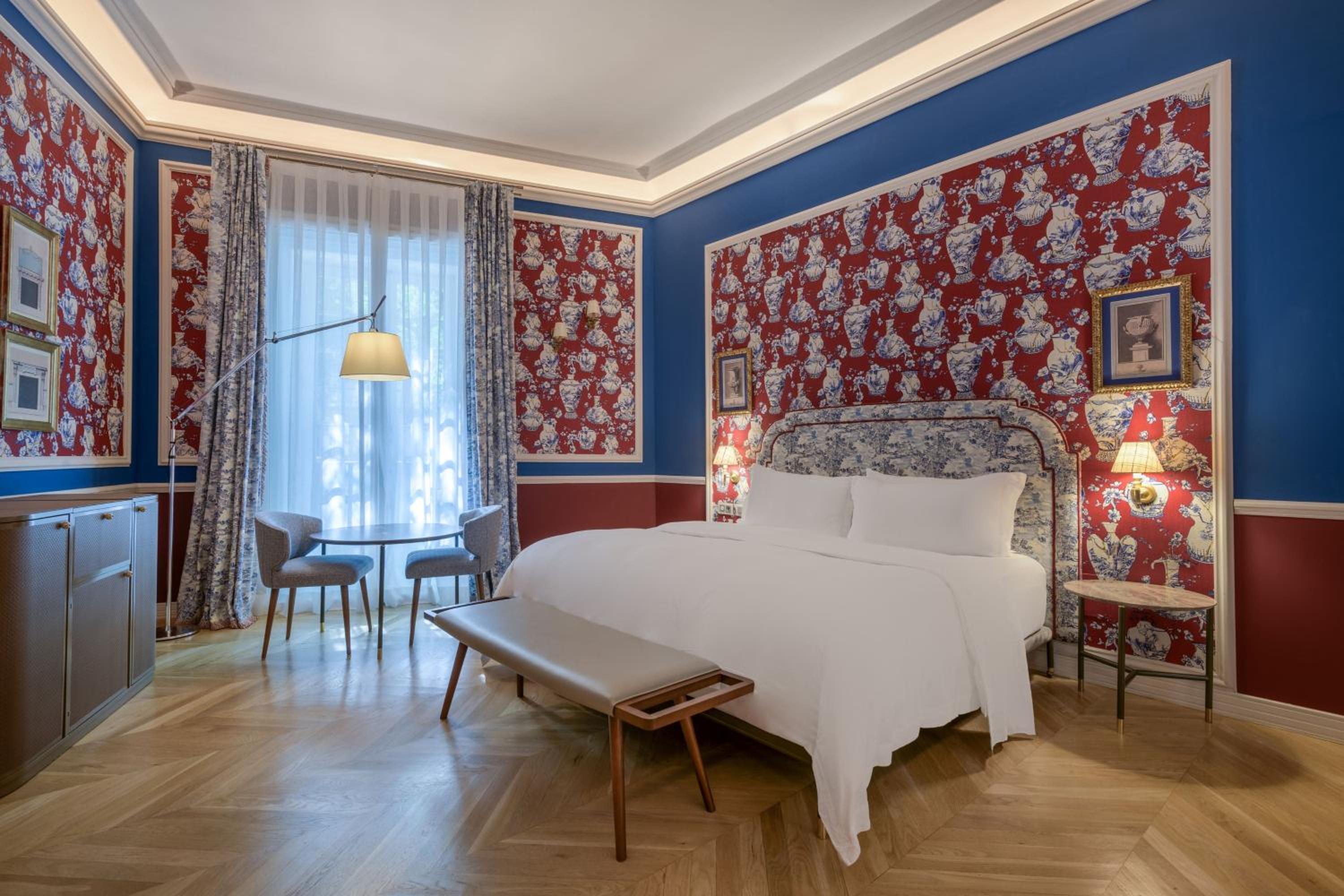 Premium Deluxe King or Twin Room - Photo 17
