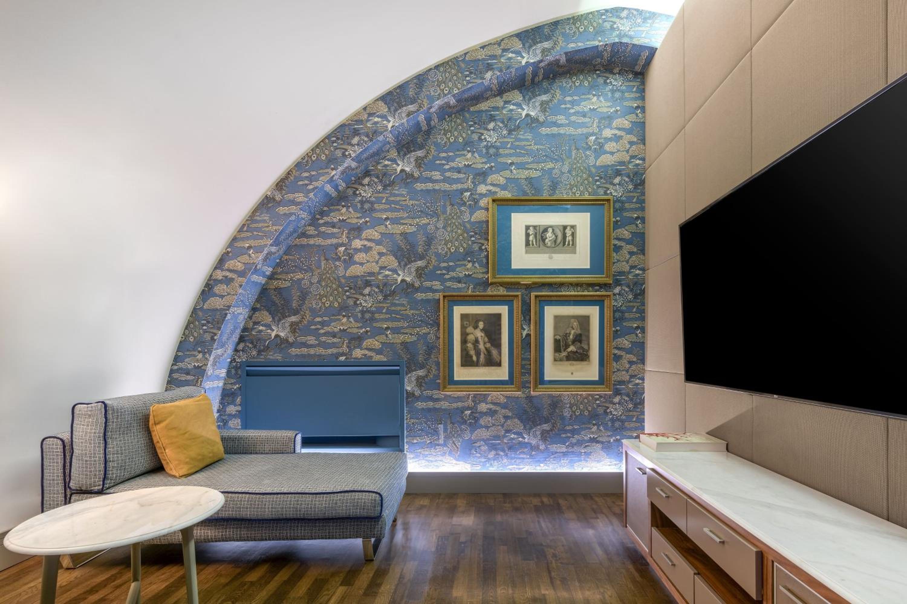Suite - Photo 10