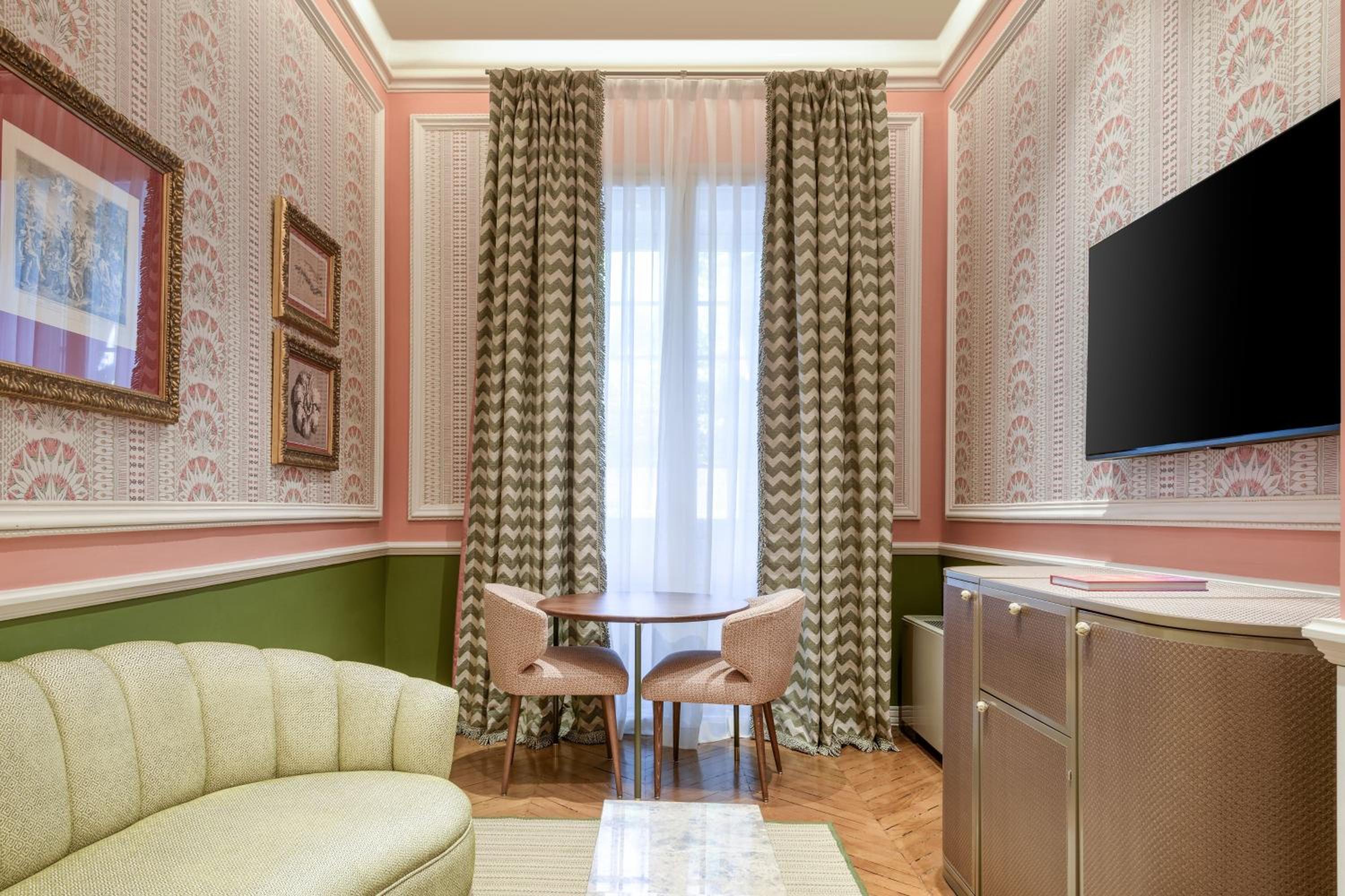 Junior King Suite - Photo 9