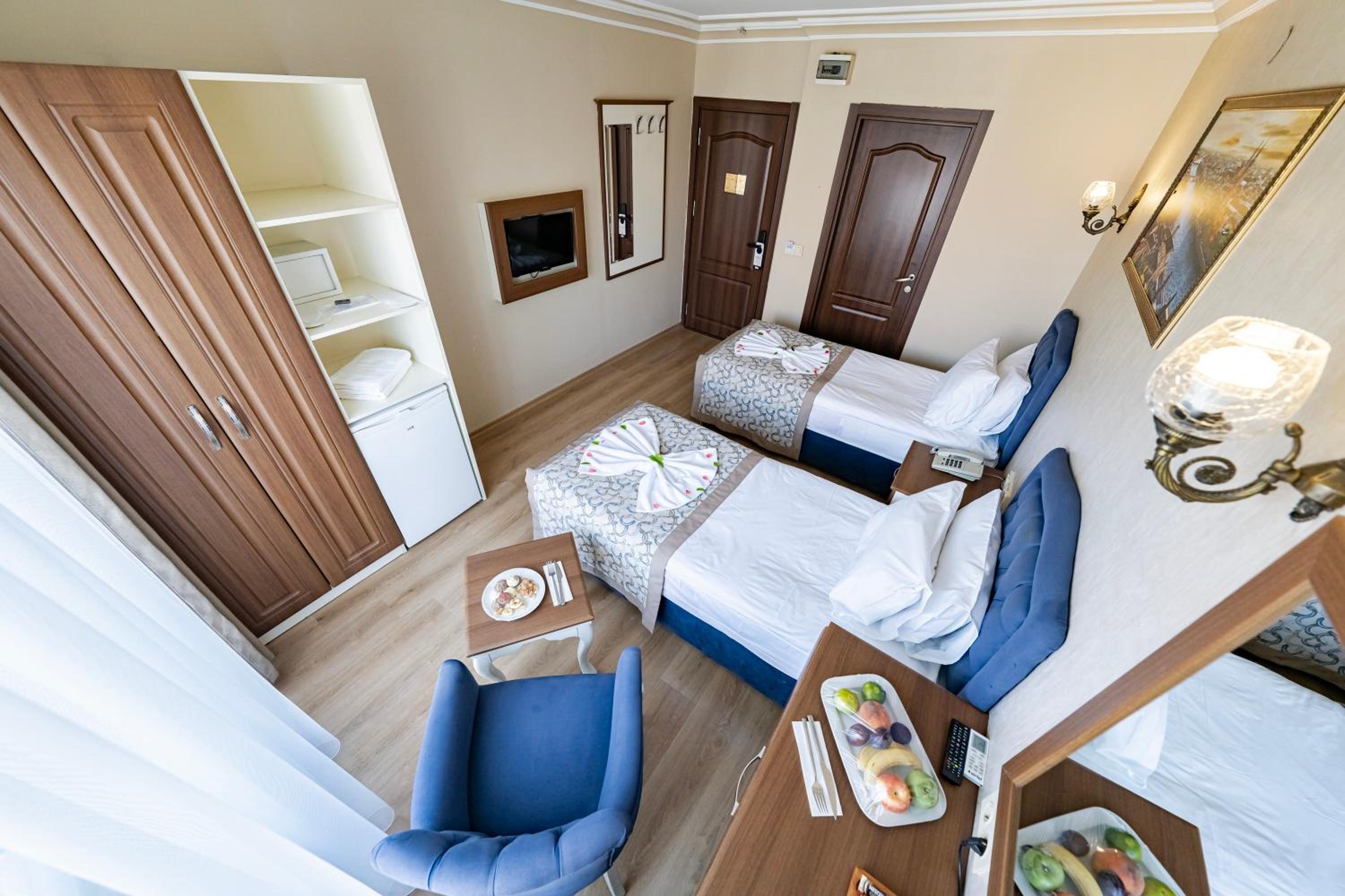 Twin Room with City View - Photo 1