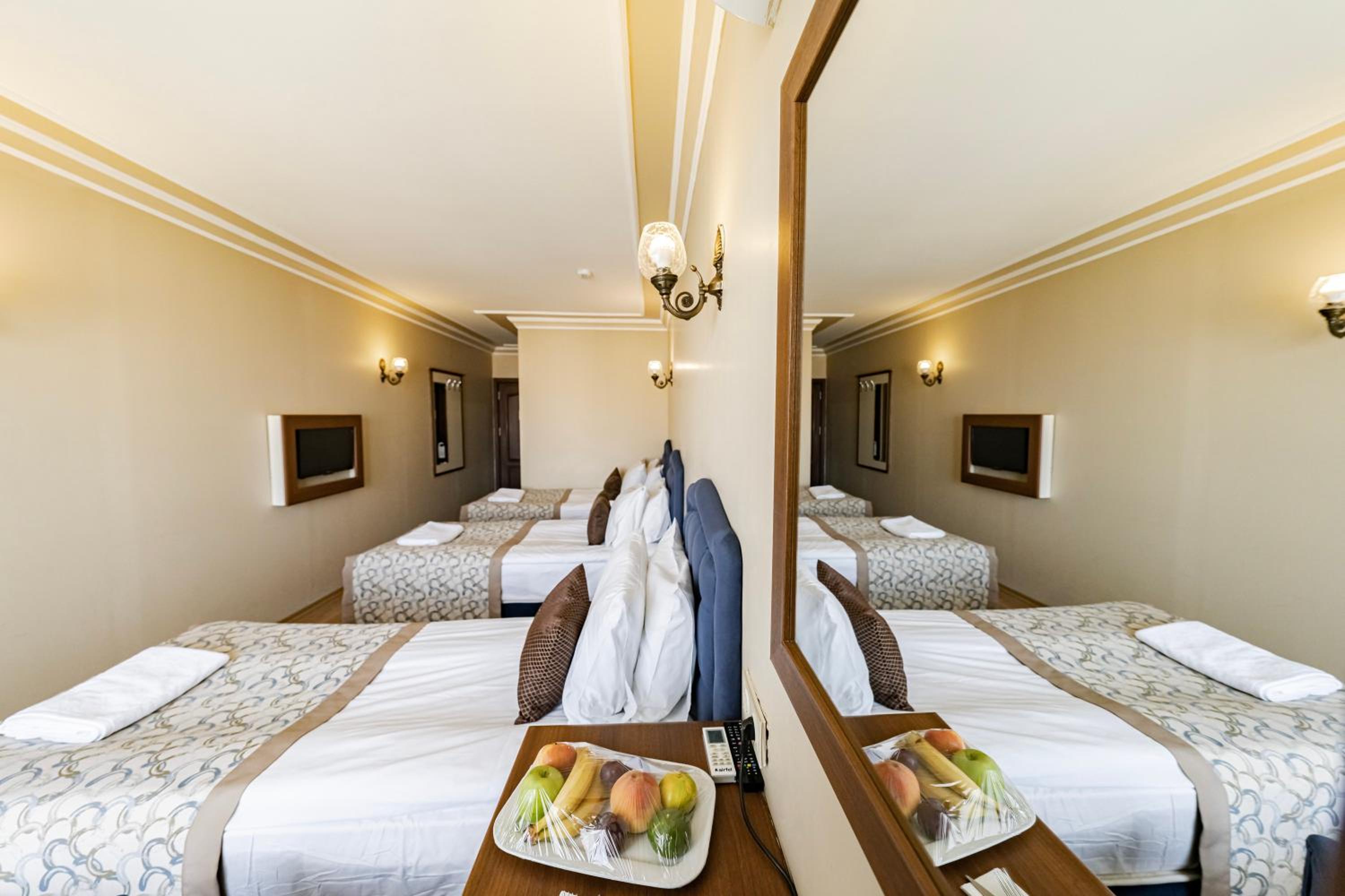 Triple Room with City View - Photo 5