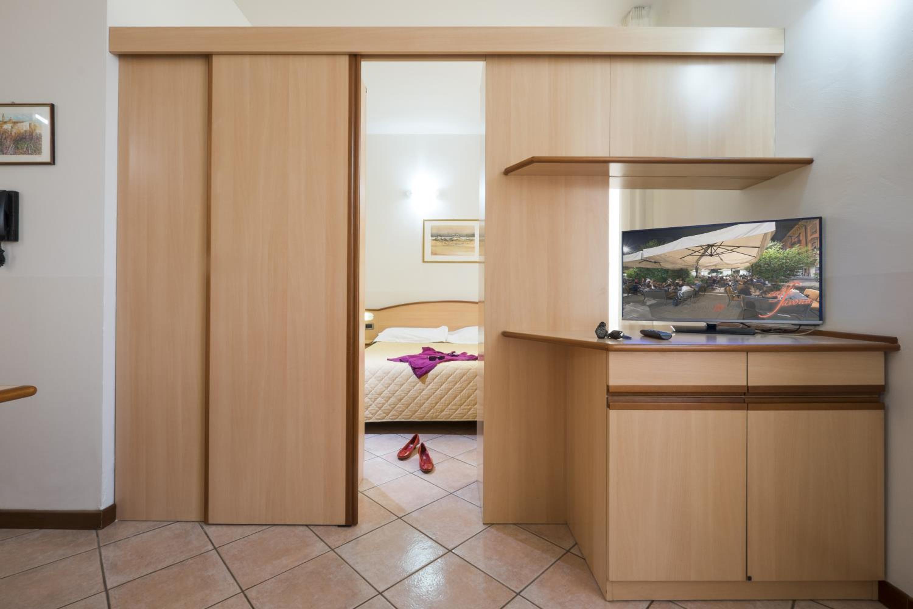 Studio Apartment - Photo 6
