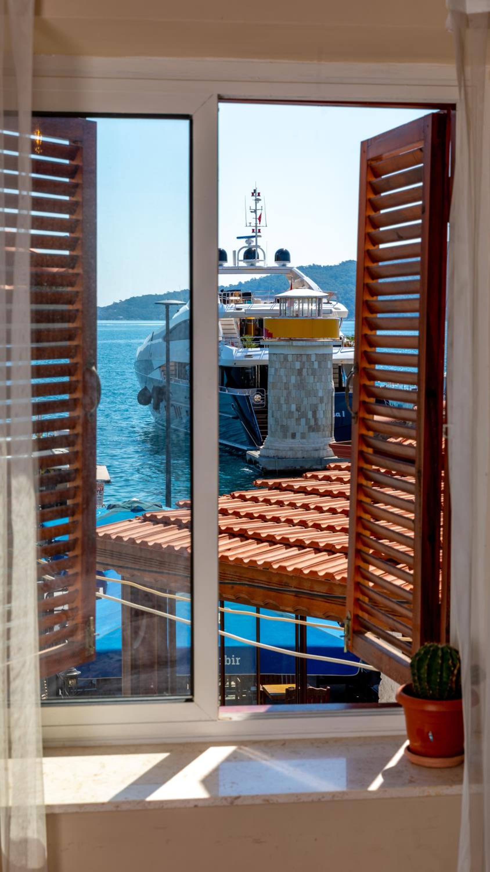 Double Room with Sea View - Photo 9