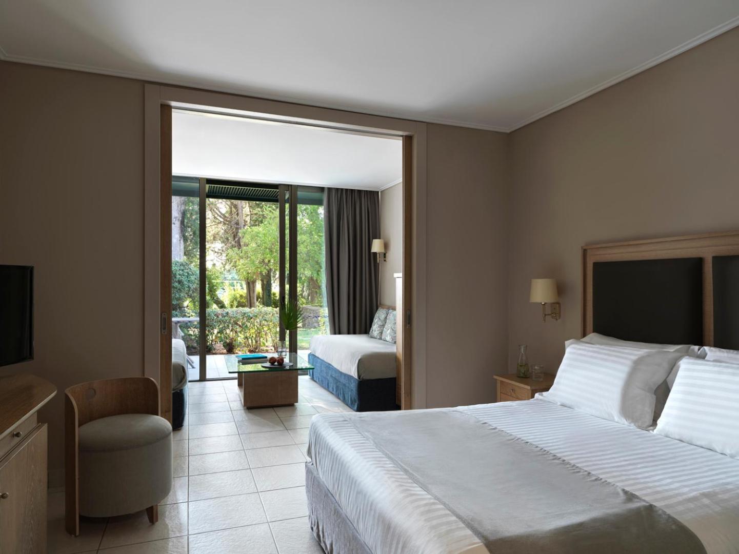 Family Room with Garden View - Bungalow 