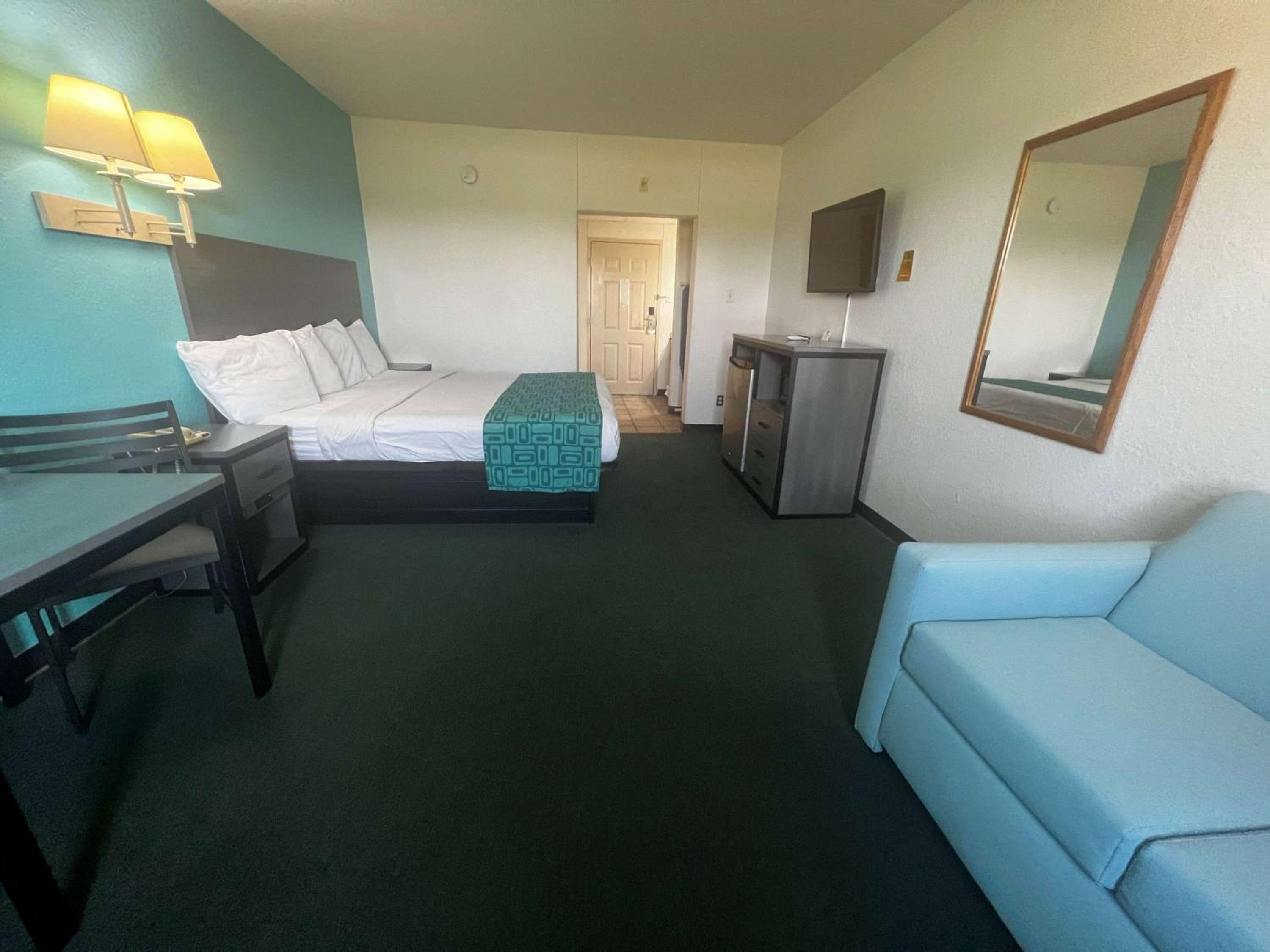 King Room - Non-Smoking - Photo 1