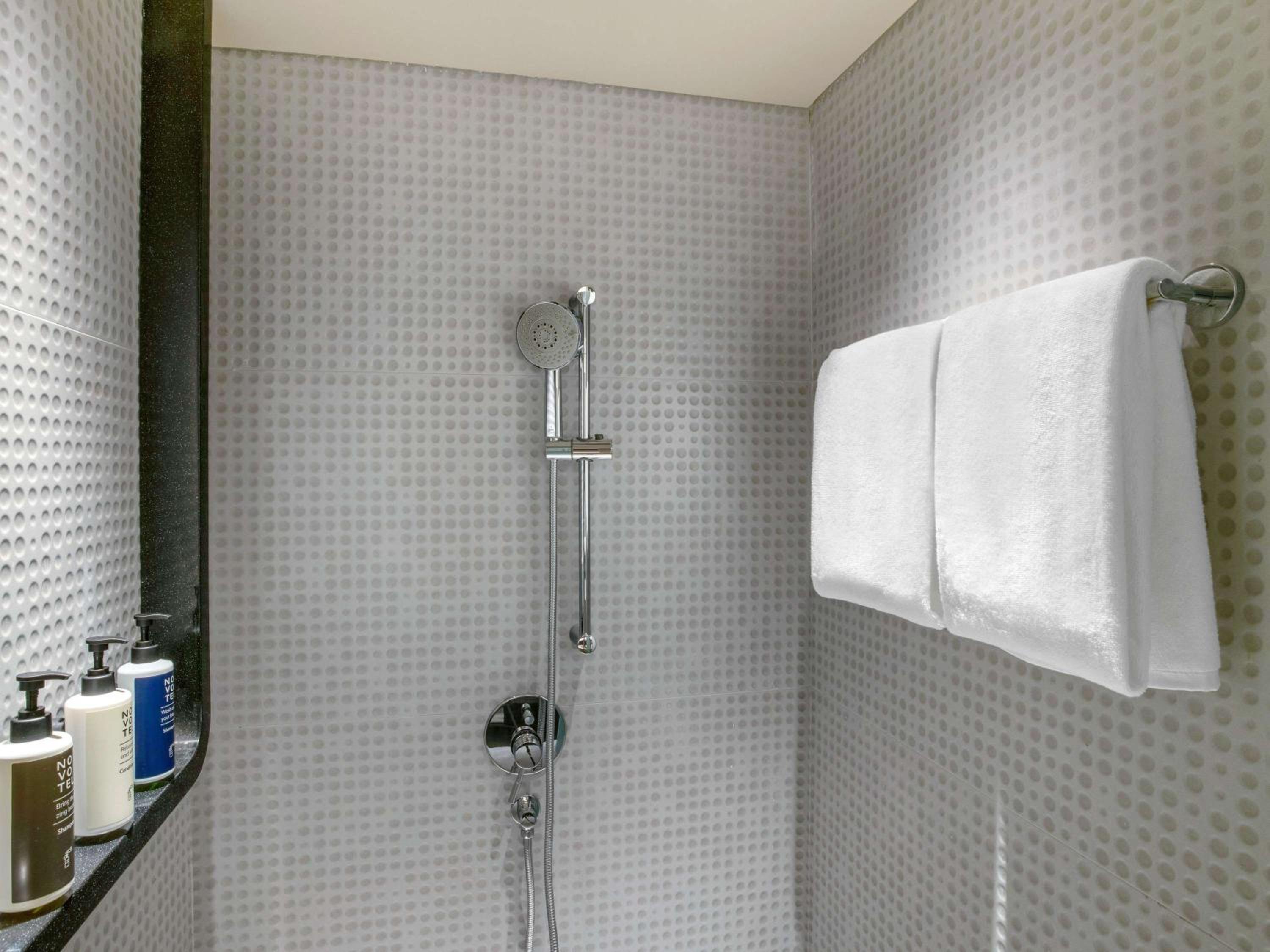 Premier King Room with Complimentary IMFL from 6:00 pm to 8 pm at Barcode and Shared Airport Transfer - Photo 5