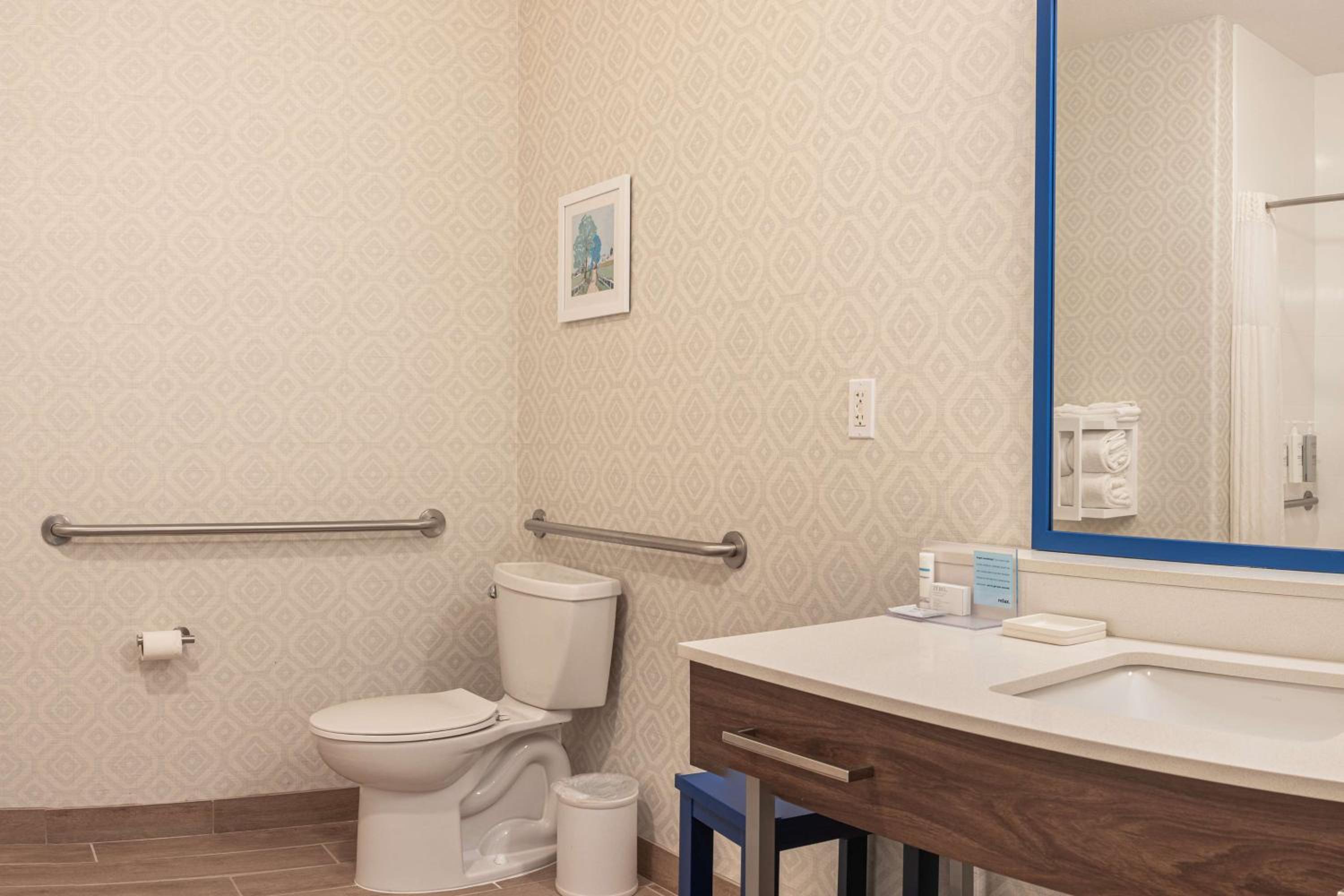 Queen Room with Two Queen Beds - Mobility and Hearing Access/Non-Smoking - Photo 5