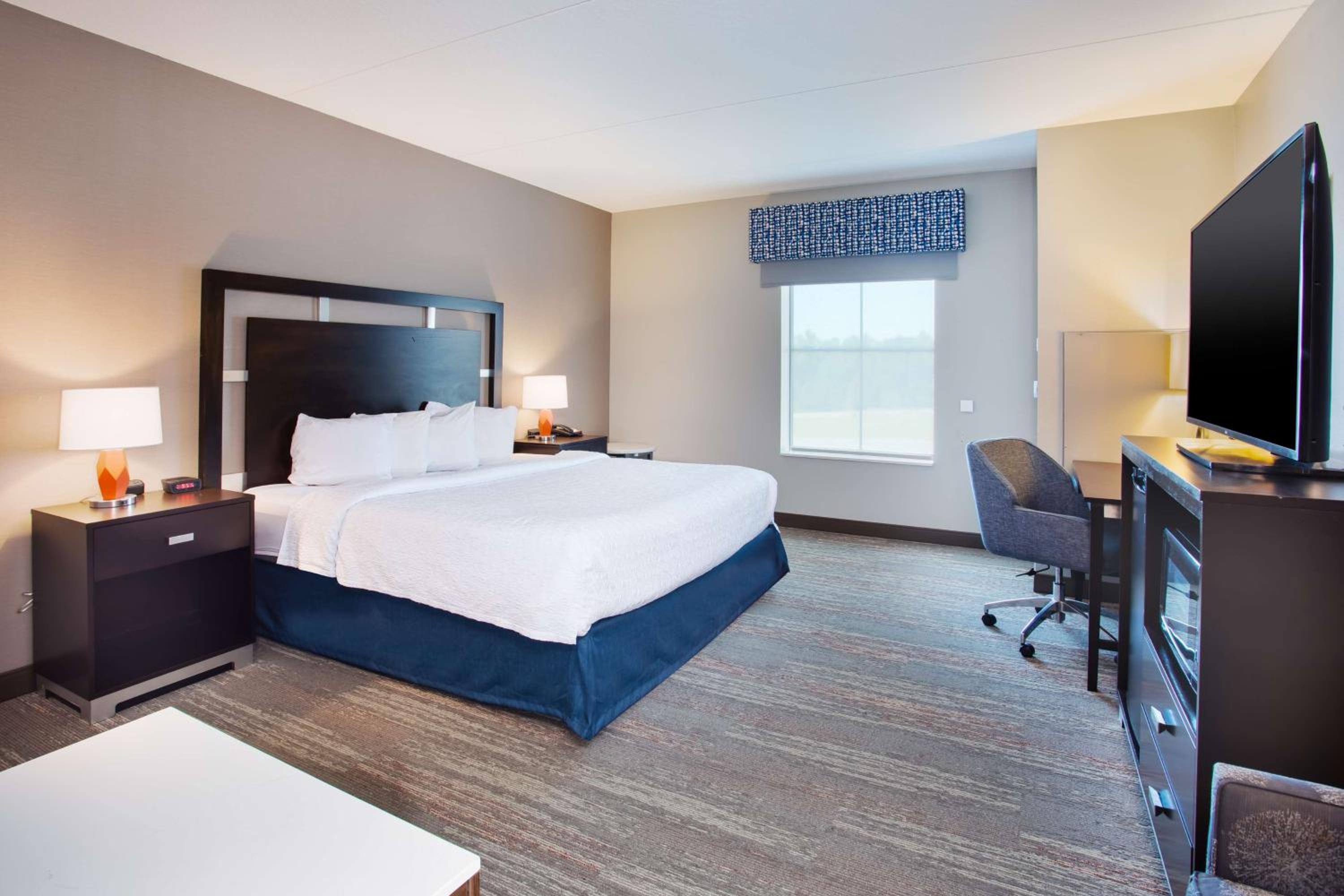 King Room with King Bed - Non-Smoking - Photo 1