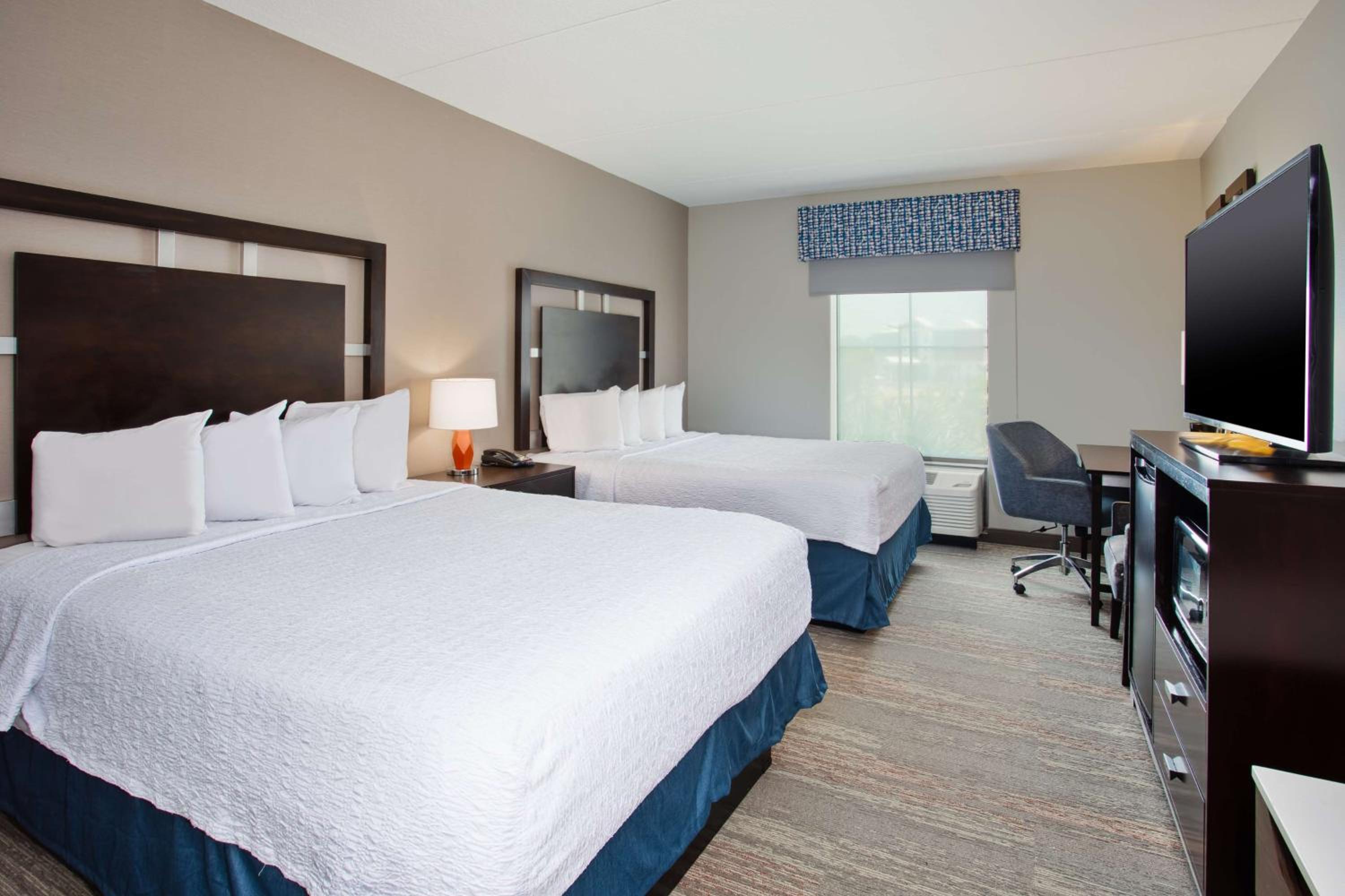 Room with Two Queen Beds - Non-Smoking - Photo 2