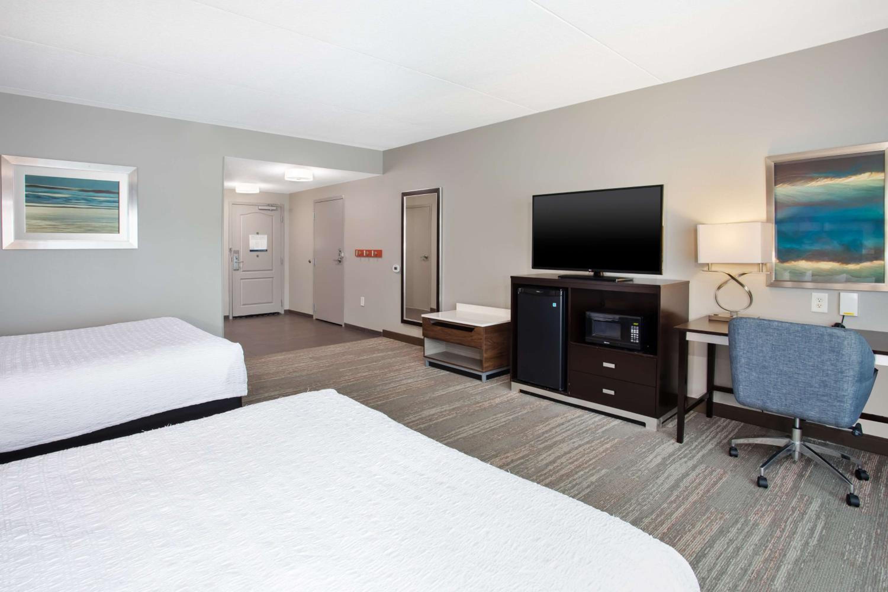 Queen Room with Two Queen Beds and Roll-In Shower - Mobility and Hearing Access/Non-Smoking - Photo 3
