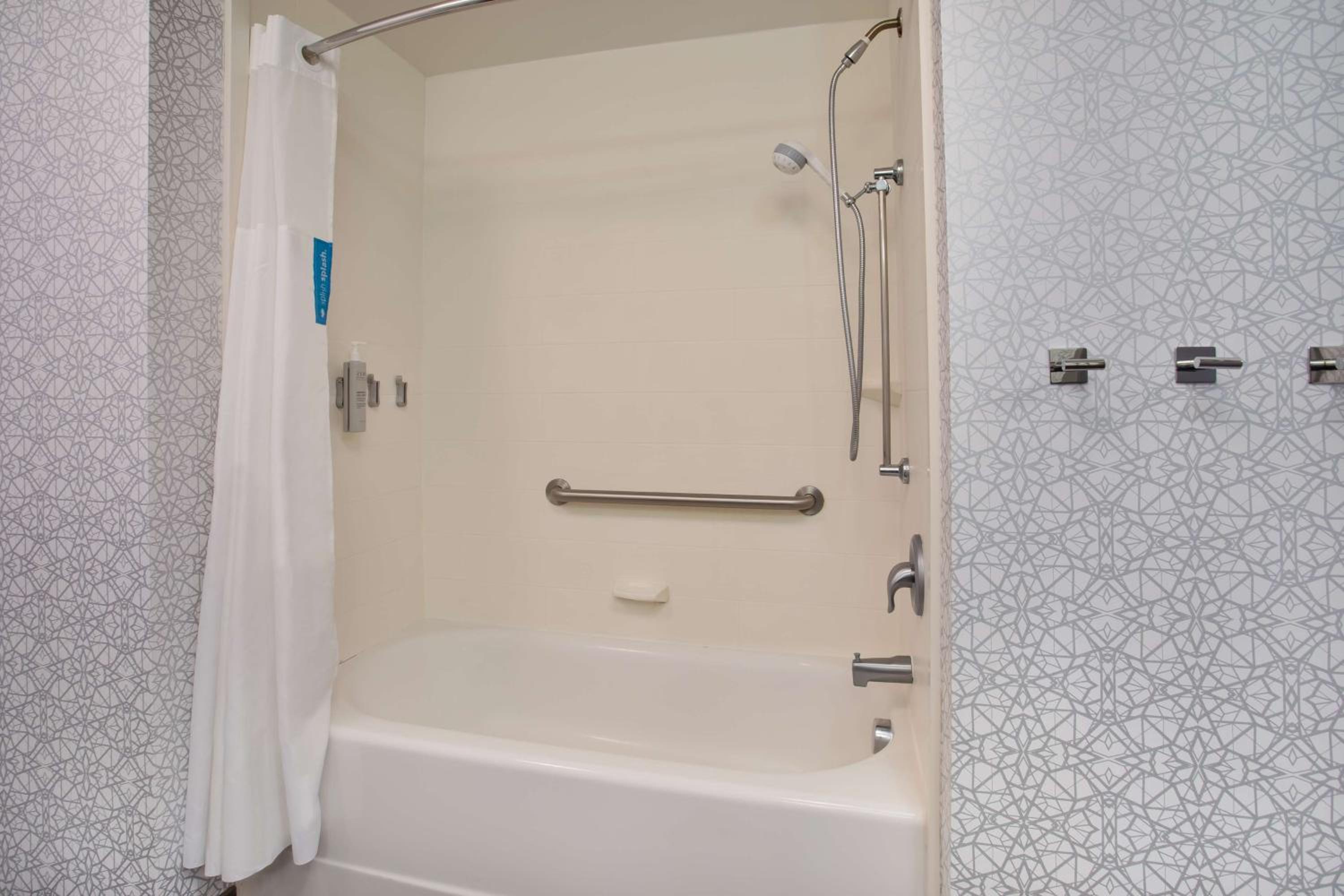 King Room - Hearing Access/Non-Smoking - Photo 6