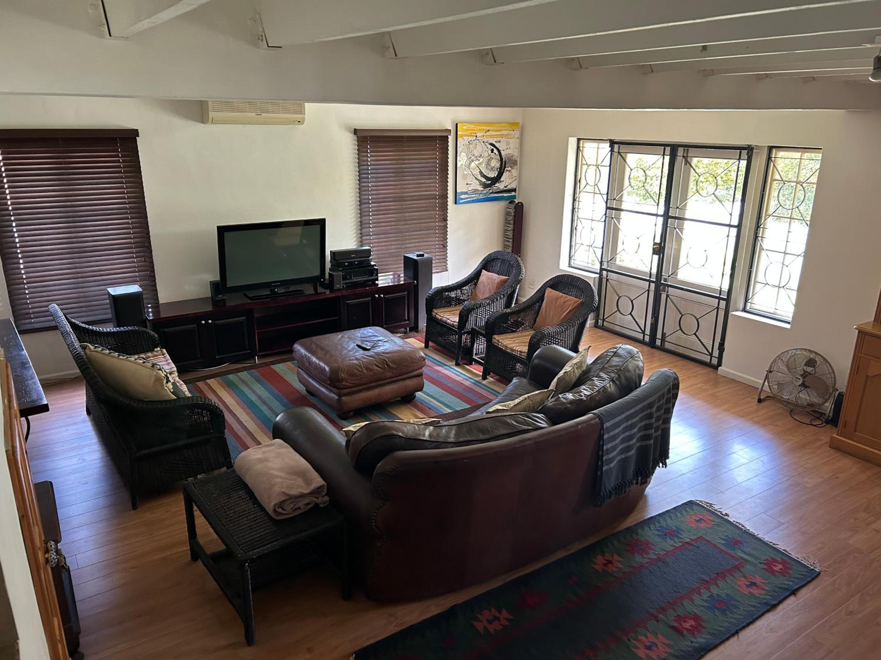 One-Bedroom Apartment - Photo 2