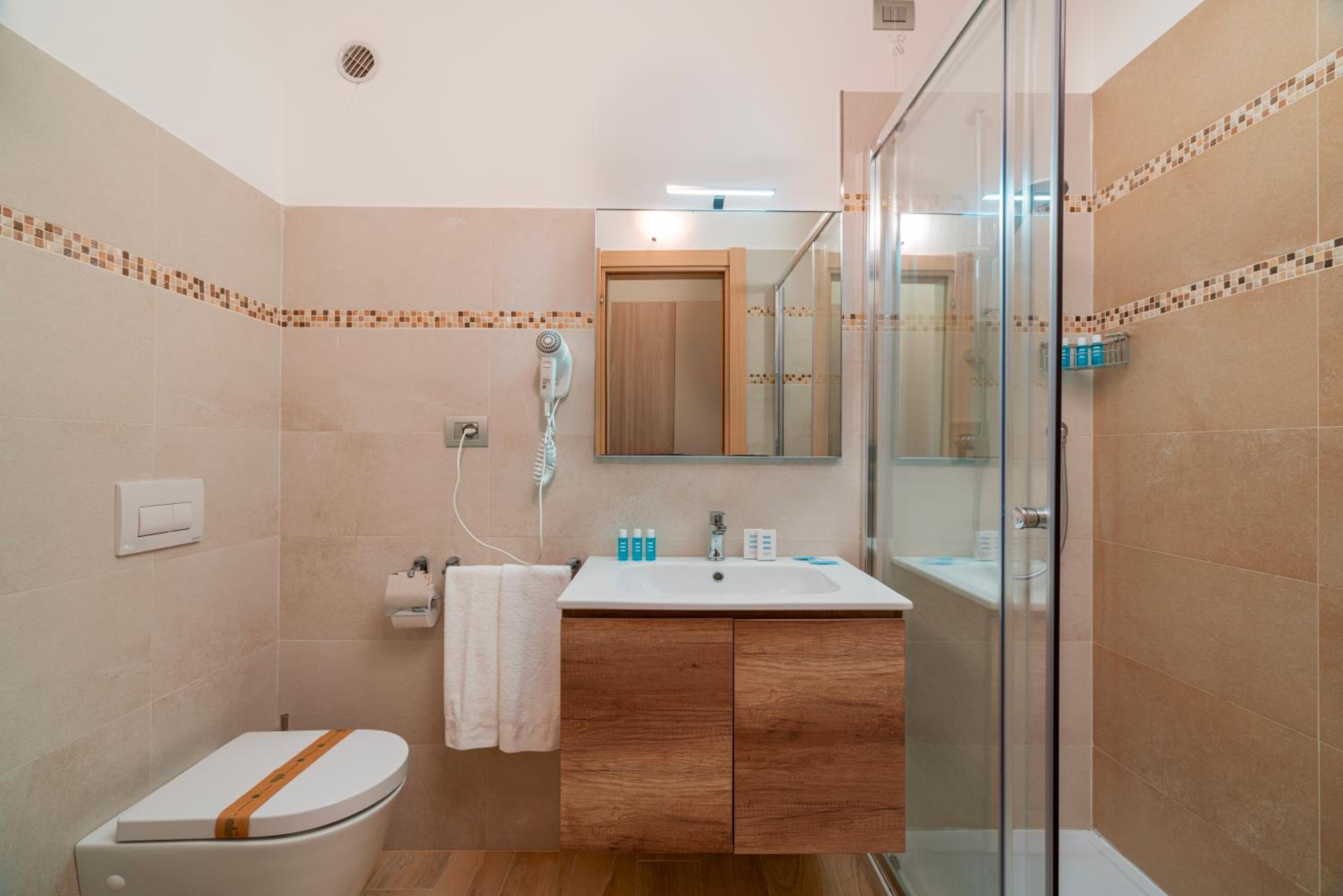 Double or Twin Room with Sea View - Photo 4