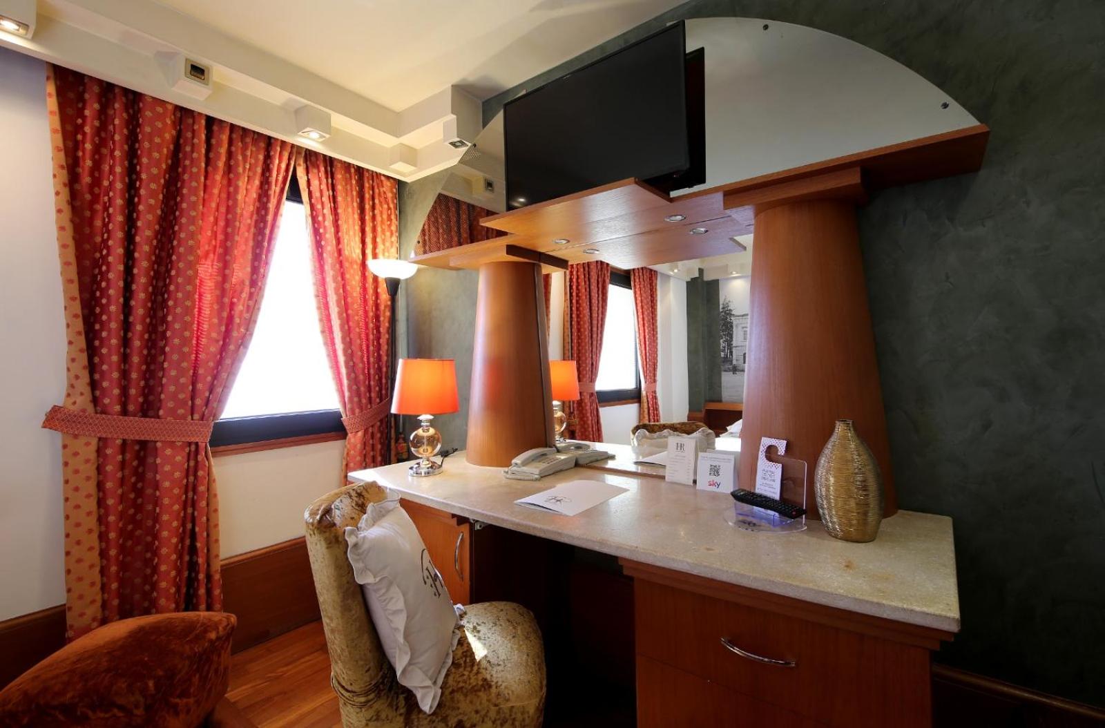 Double or Twin Room - Photo 15