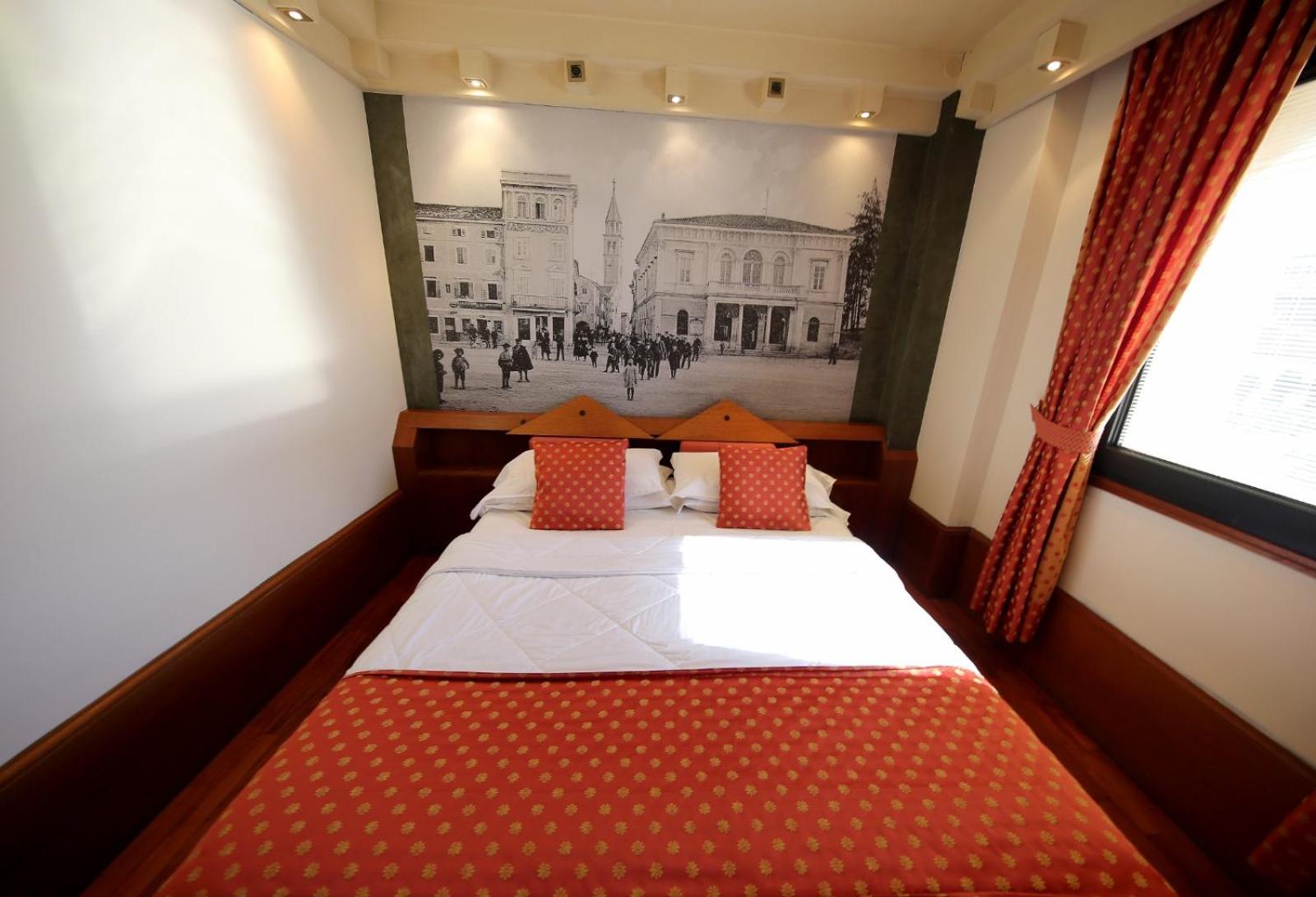 Double or Twin Room - Photo 16