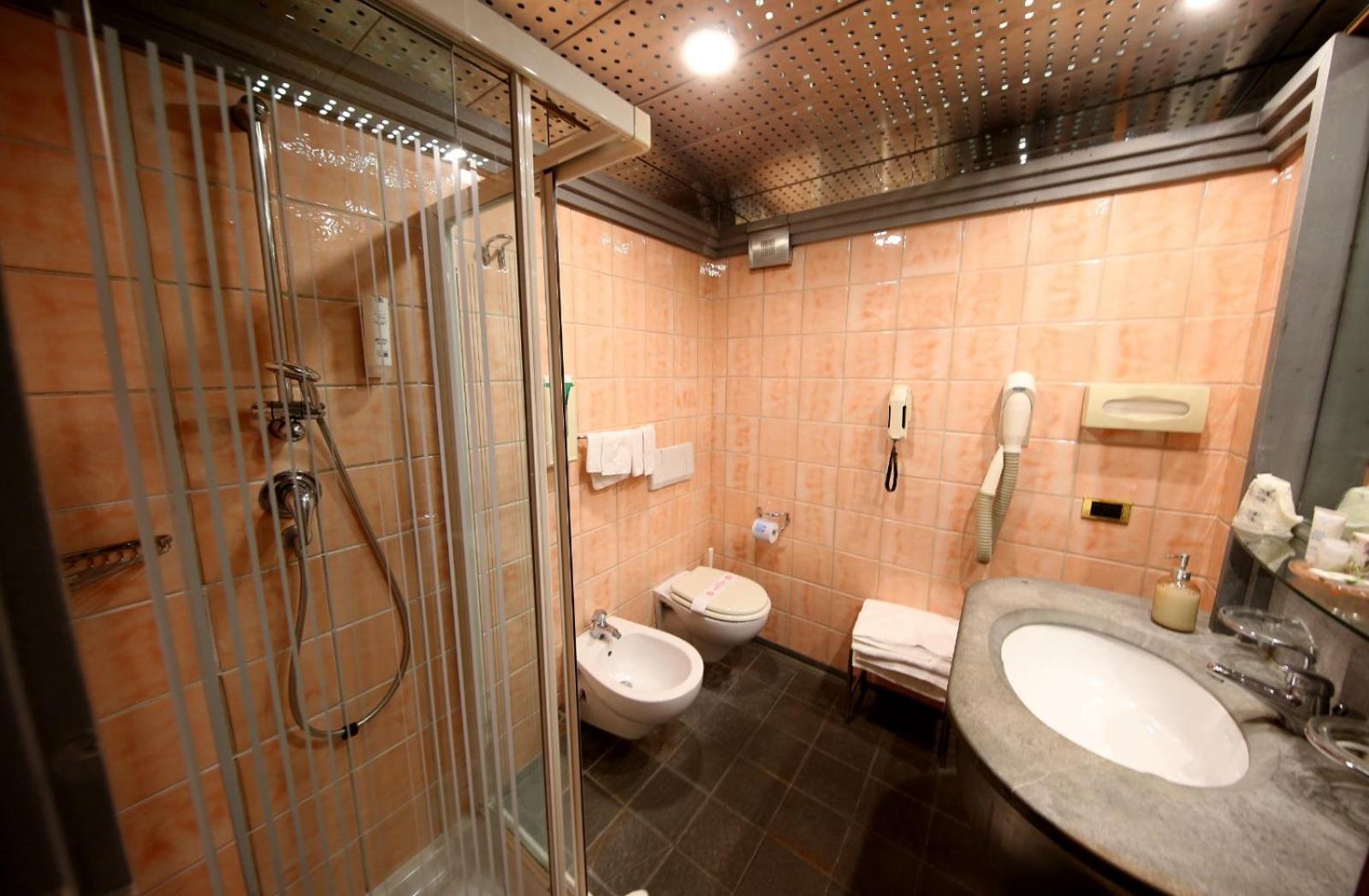 Double or Twin Room - Photo 33