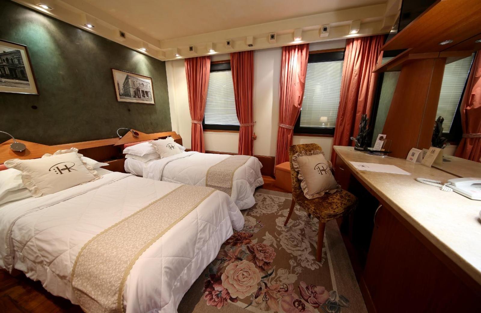 Double or Twin Room - Photo 9