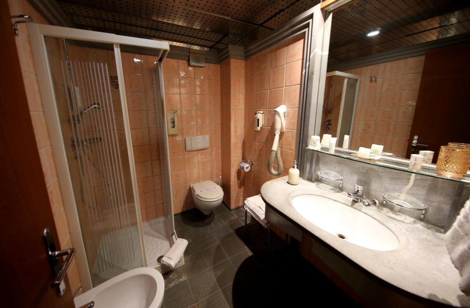 Double or Twin Room - Photo 31