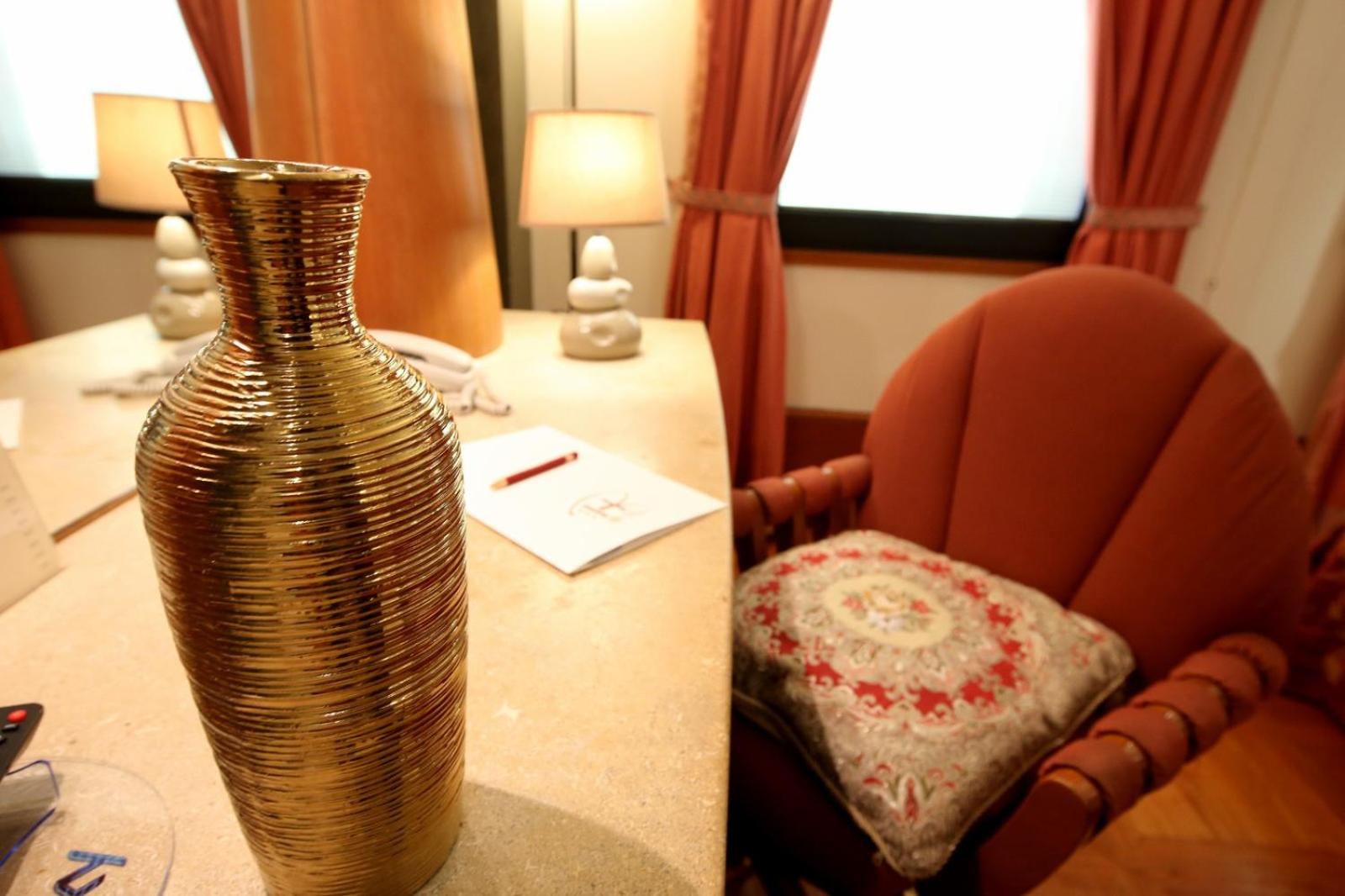 Double or Twin Room - Photo 11