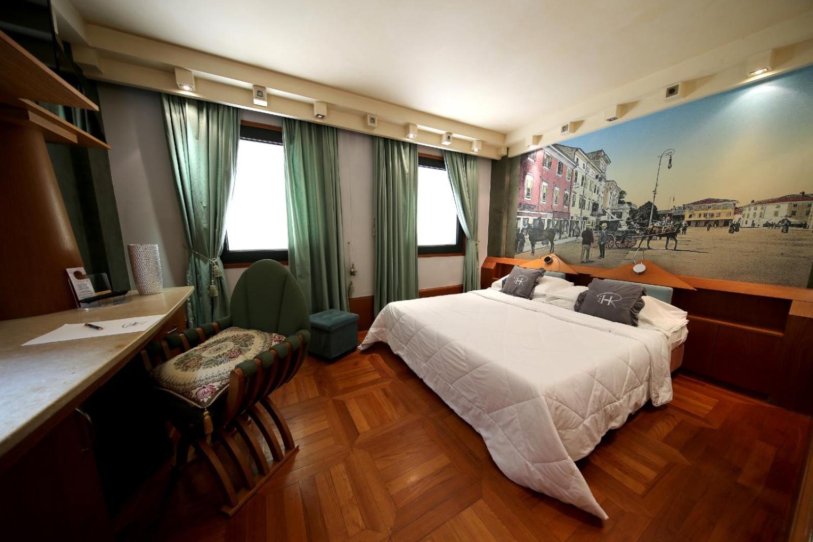 Double or Twin Room - Photo 91