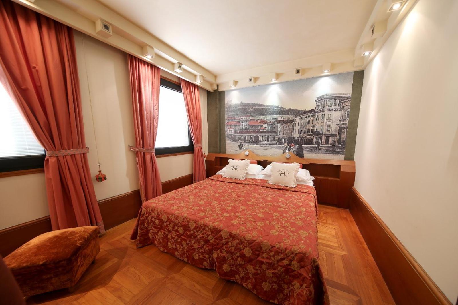 Double or Twin Room - Photo 8