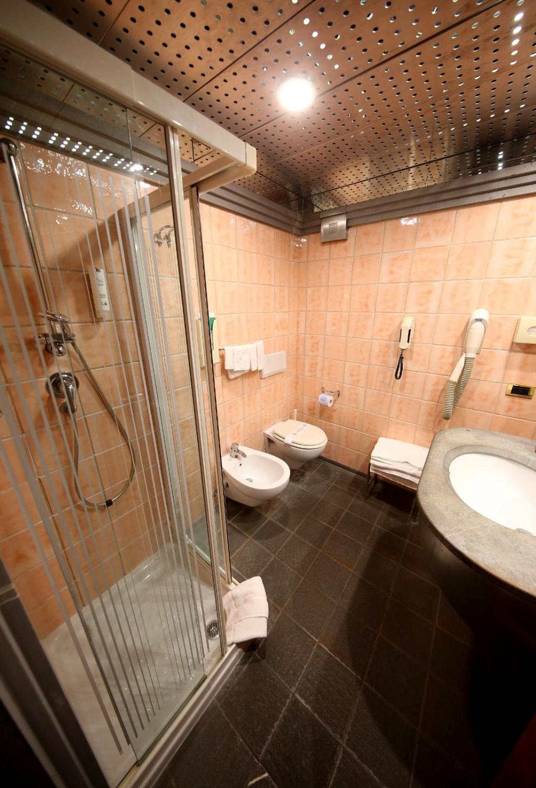 Double or Twin Room - Photo 38